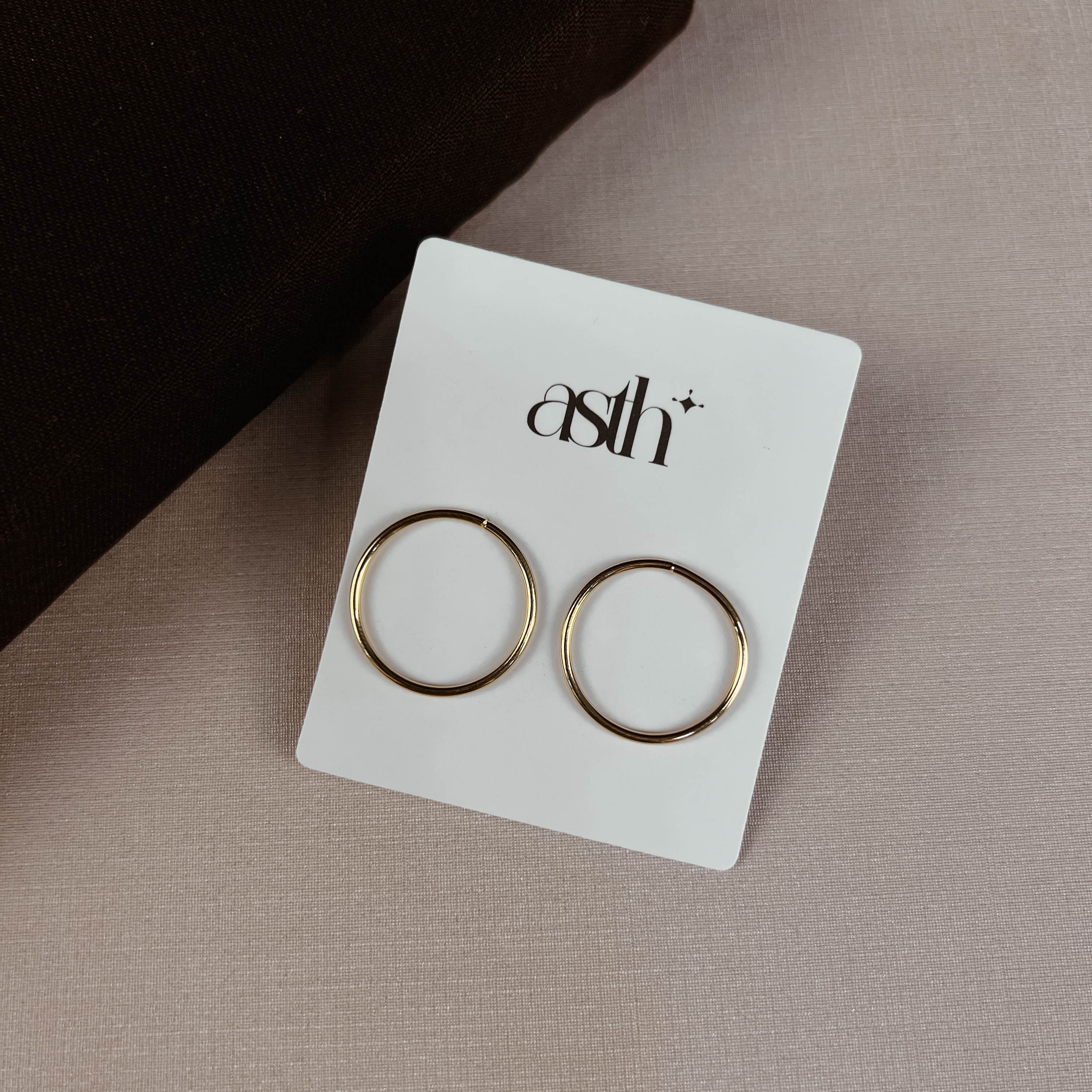 Brinco círculo vazado 20mm