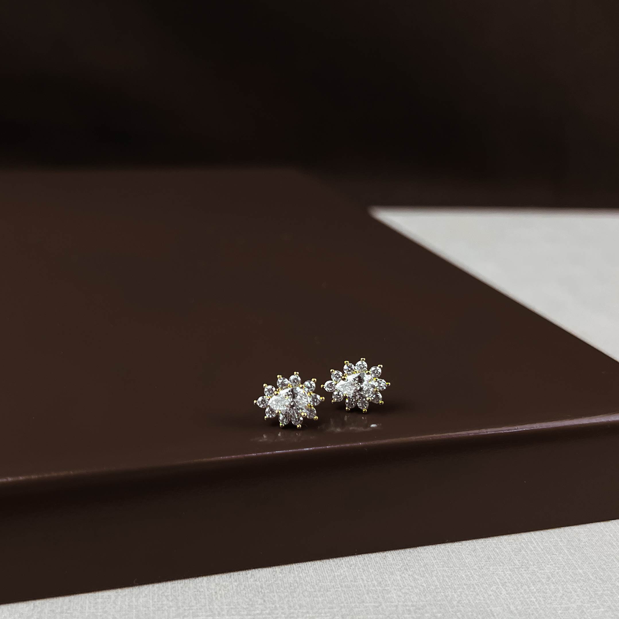 Brinco zircônia gota com cravejado 10mm