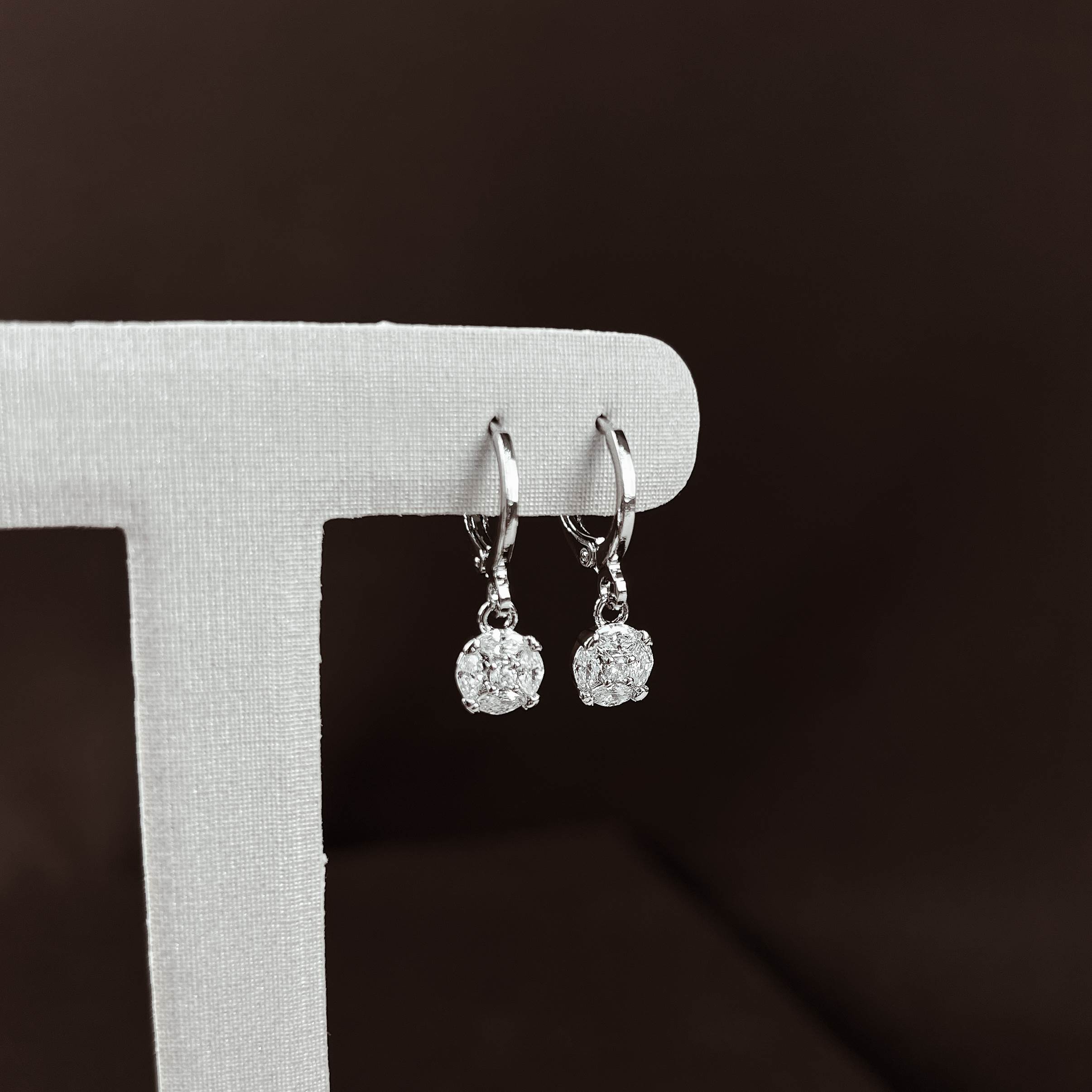 Argola 11mm pingente círculo cravejado