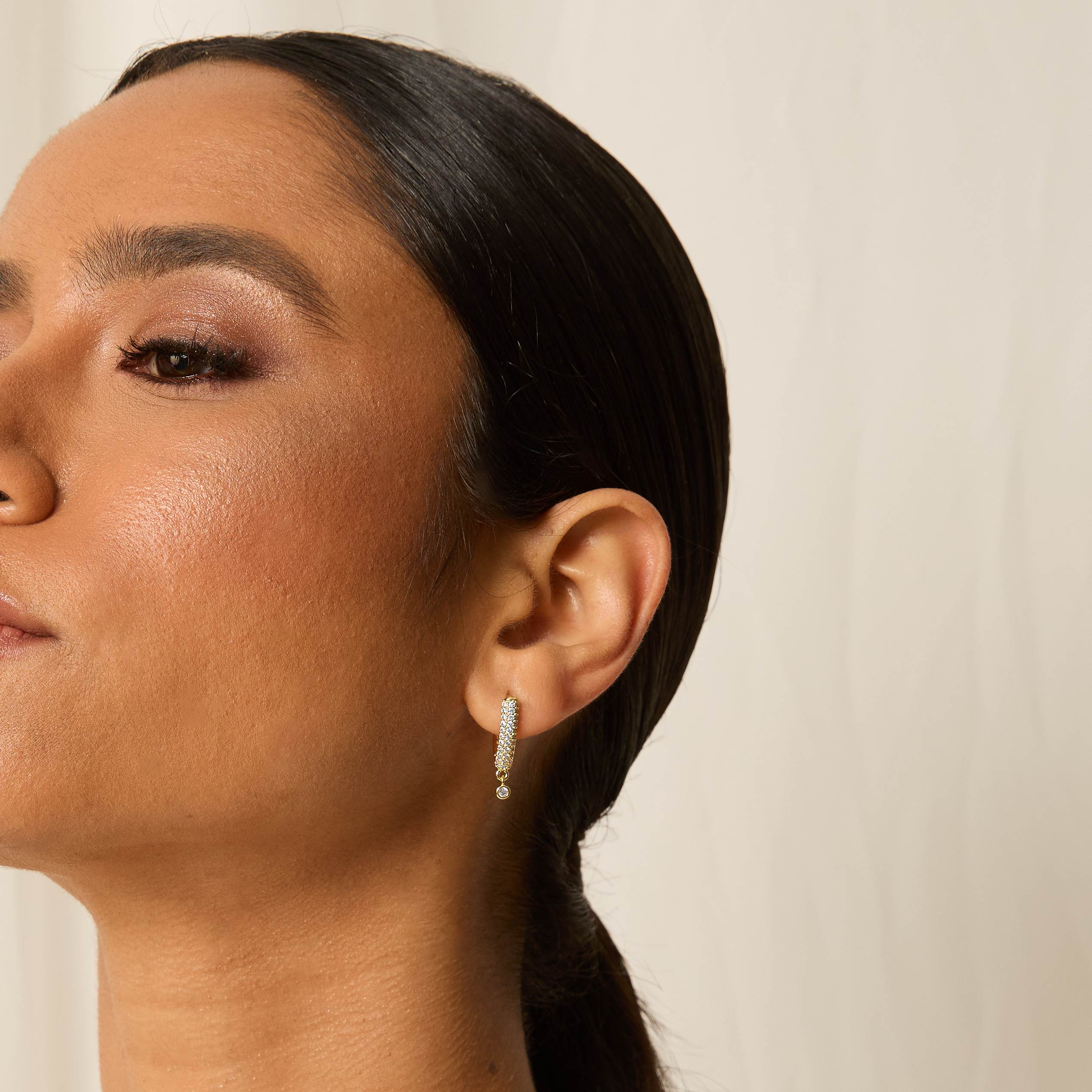 Argola click gota cravejada 15mm pingente zircônia