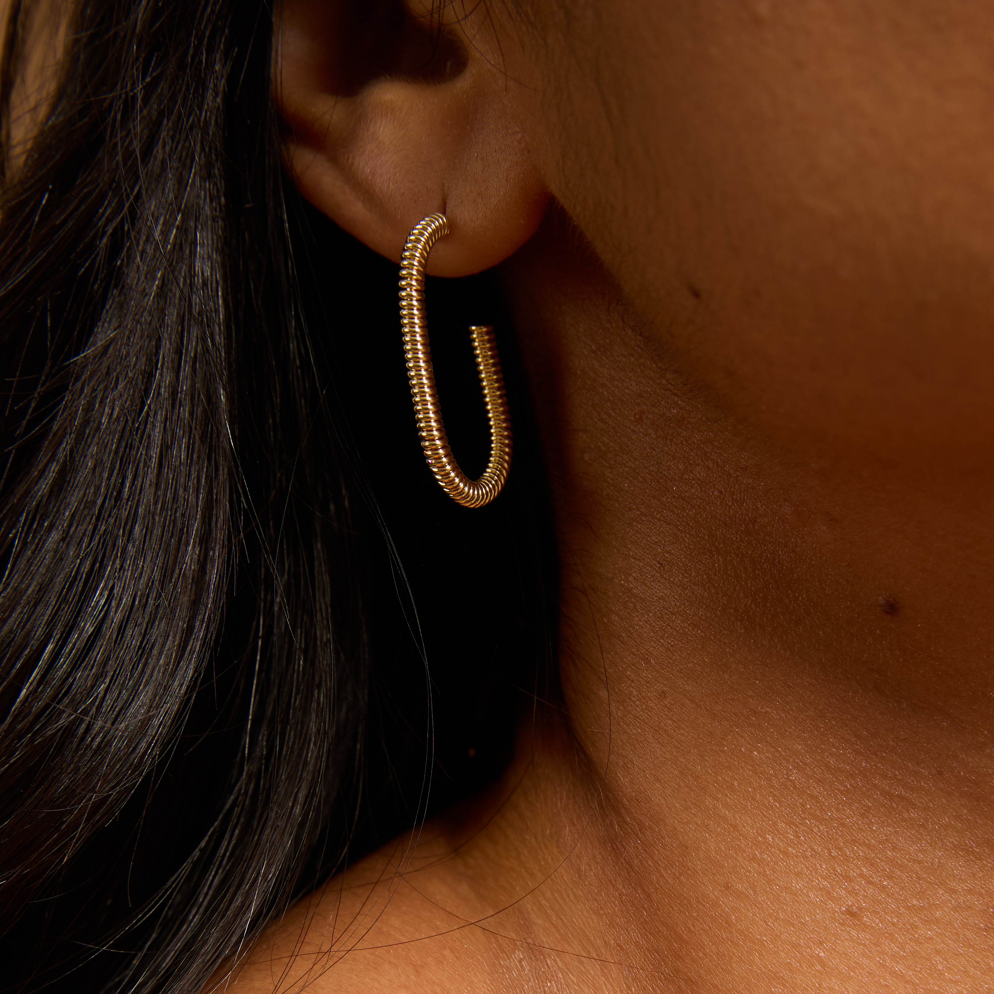 Argola oval riscada 27mm tarraxa