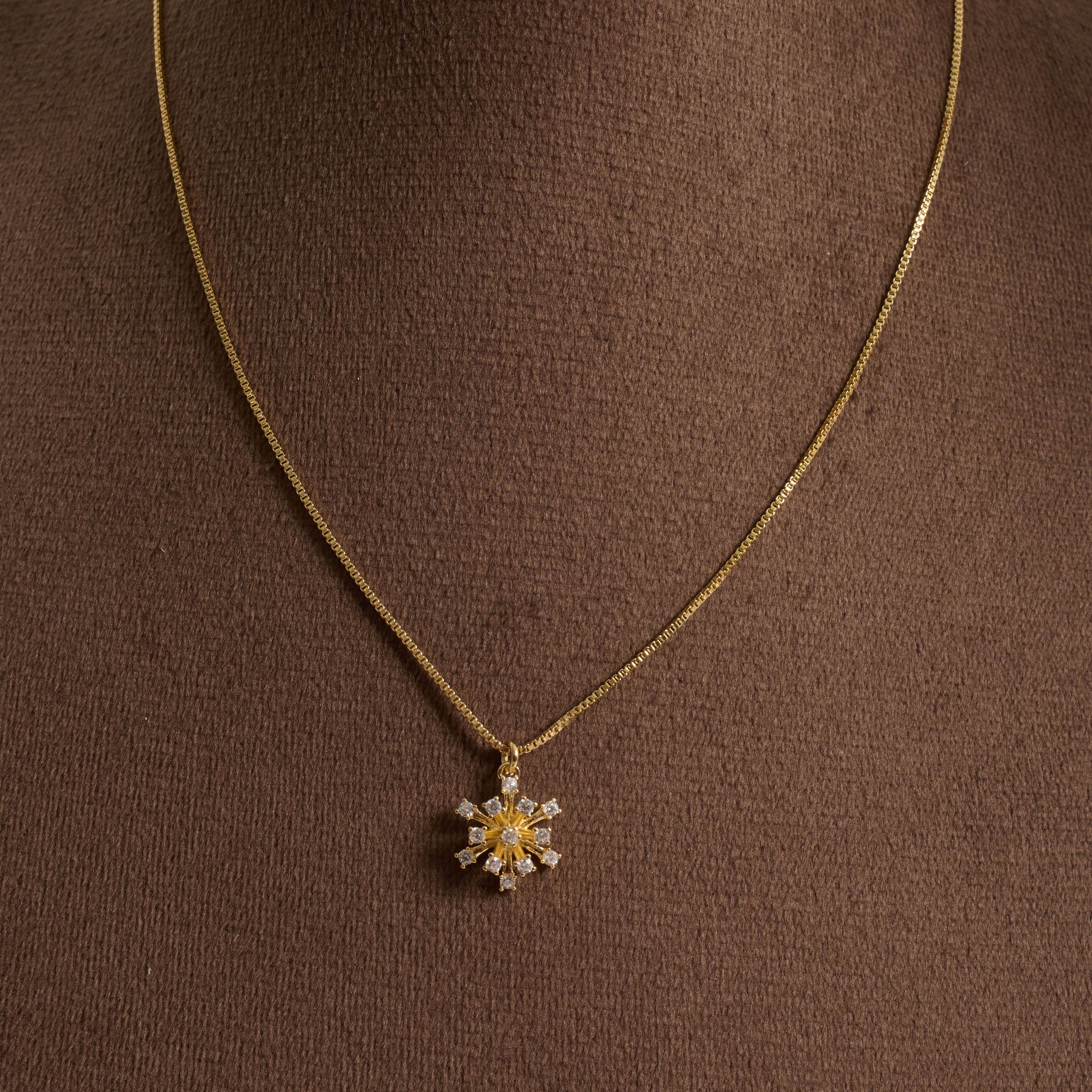 Colar pingente flor com zircônias 12mm 45cm com alongadora