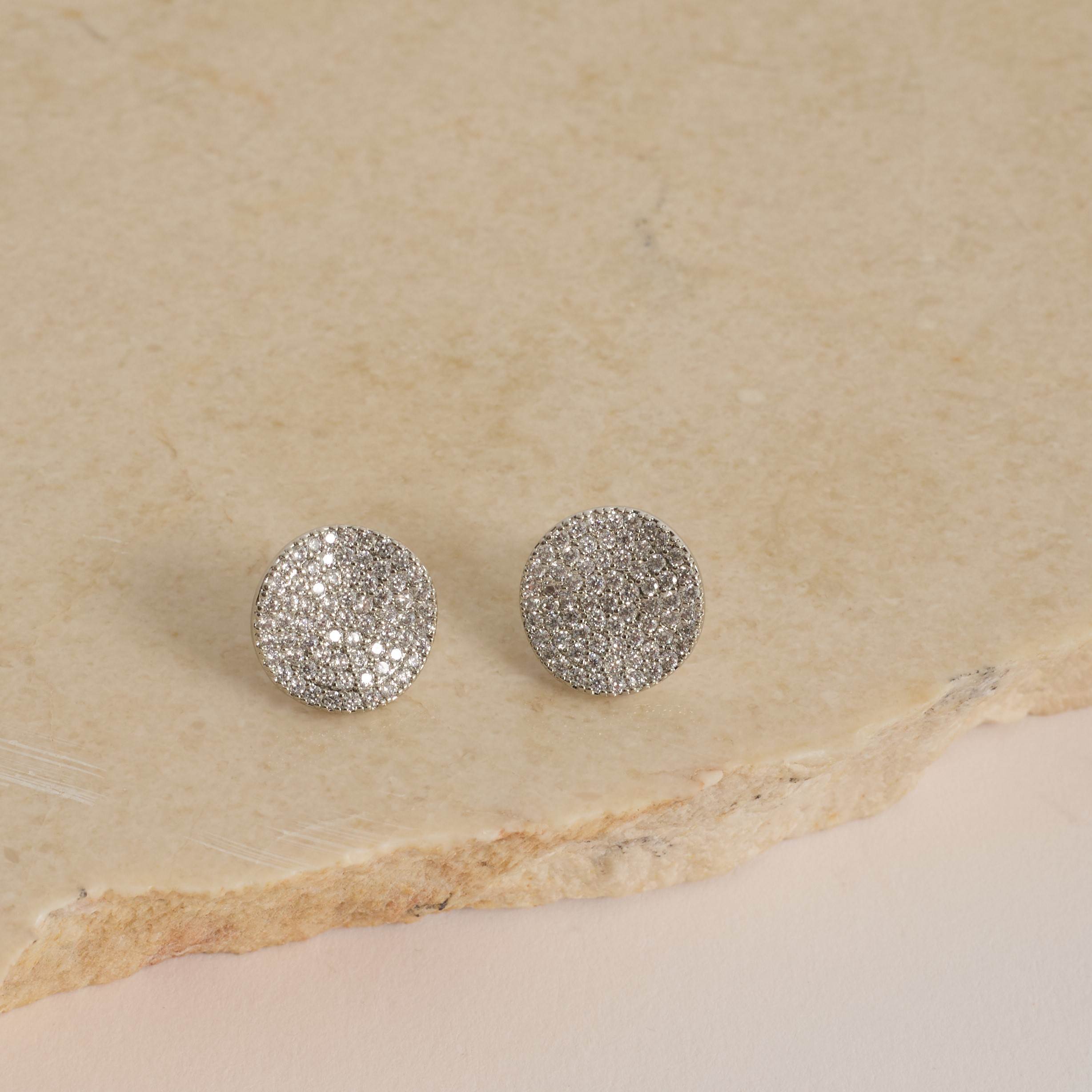 Brinco círculo ondulado cravejado 12mm