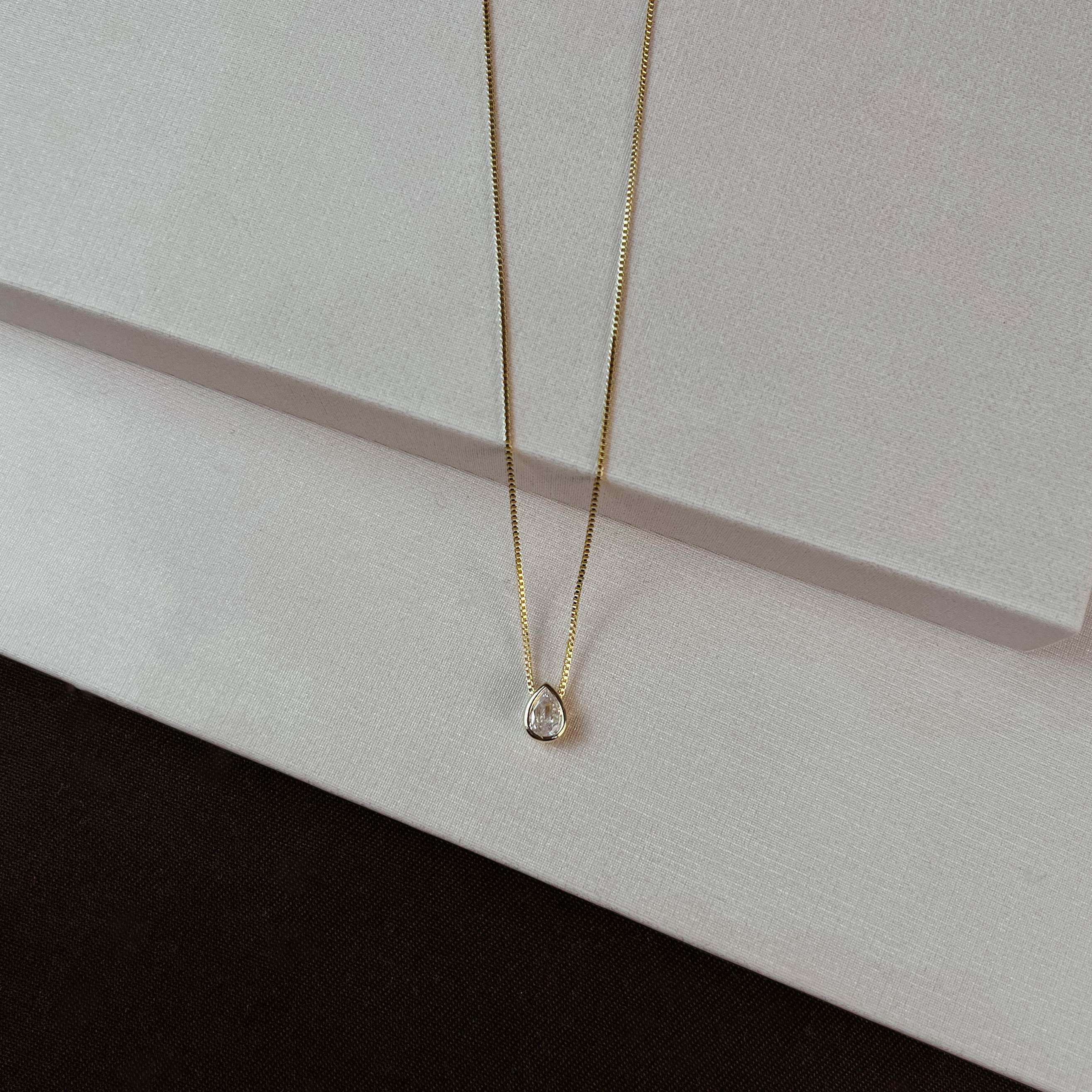 Colar zircônia gota embutida 8mm 45cm com alongadora