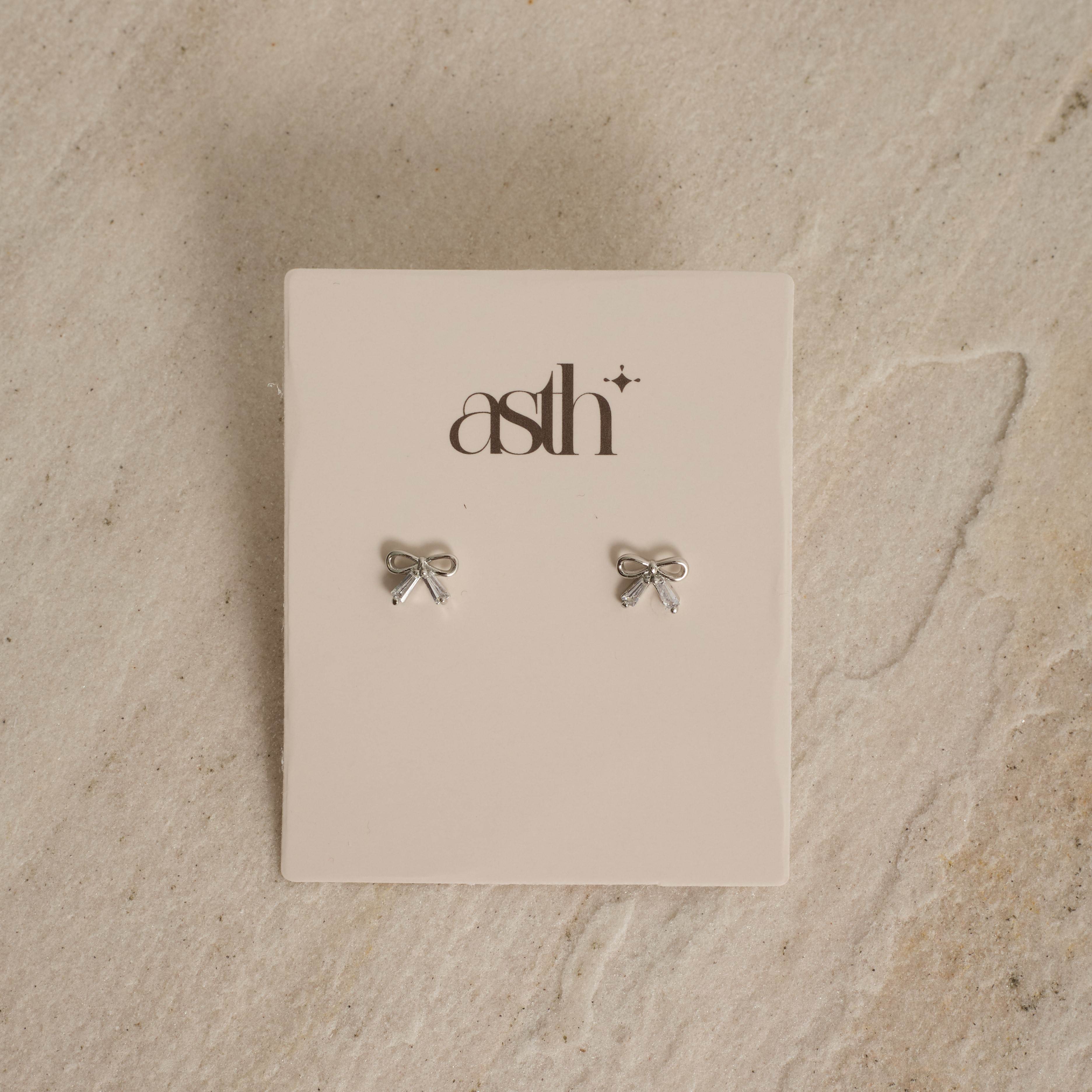 Brinco laço com zircônias 7mm