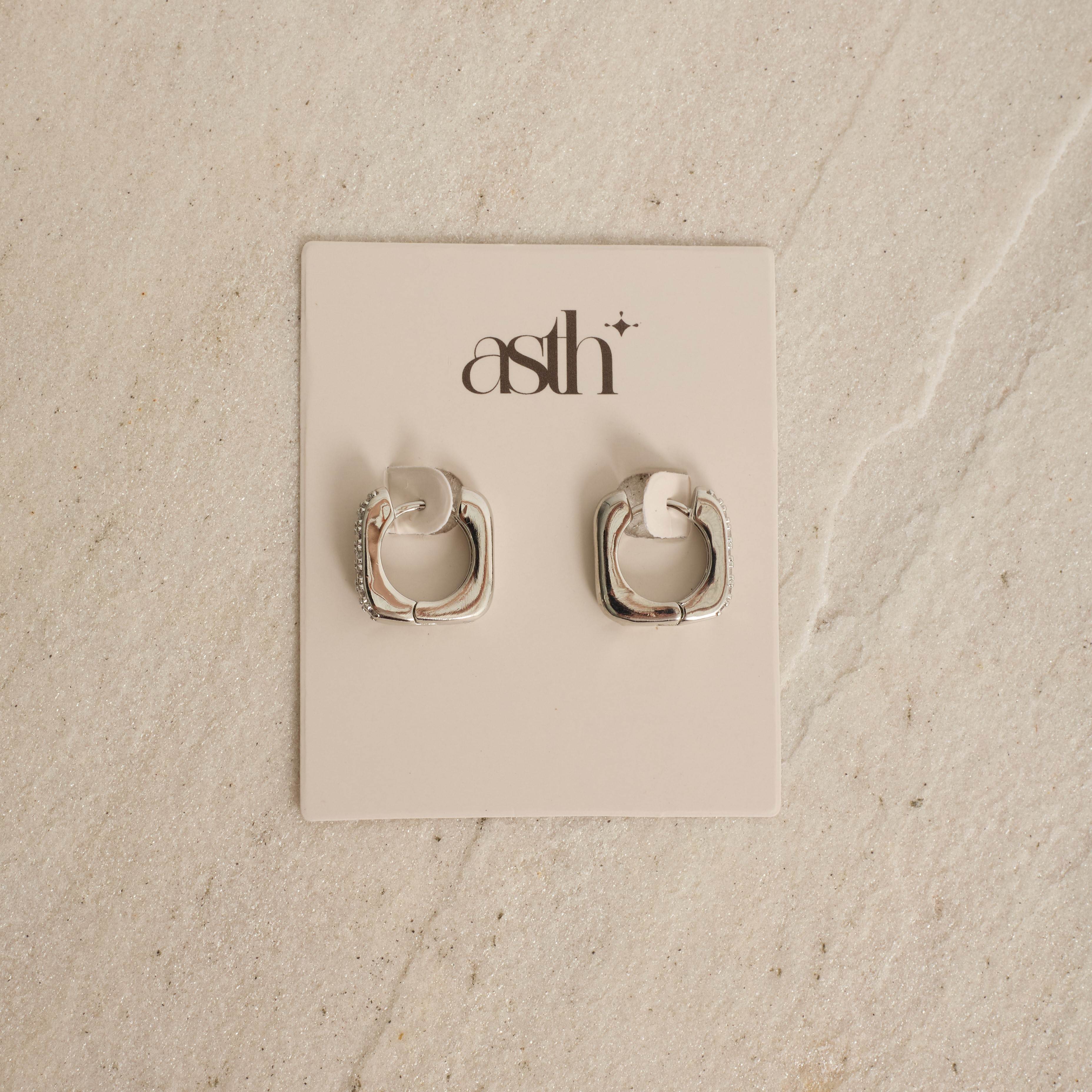 Argola click quadrada cravejada 13mm