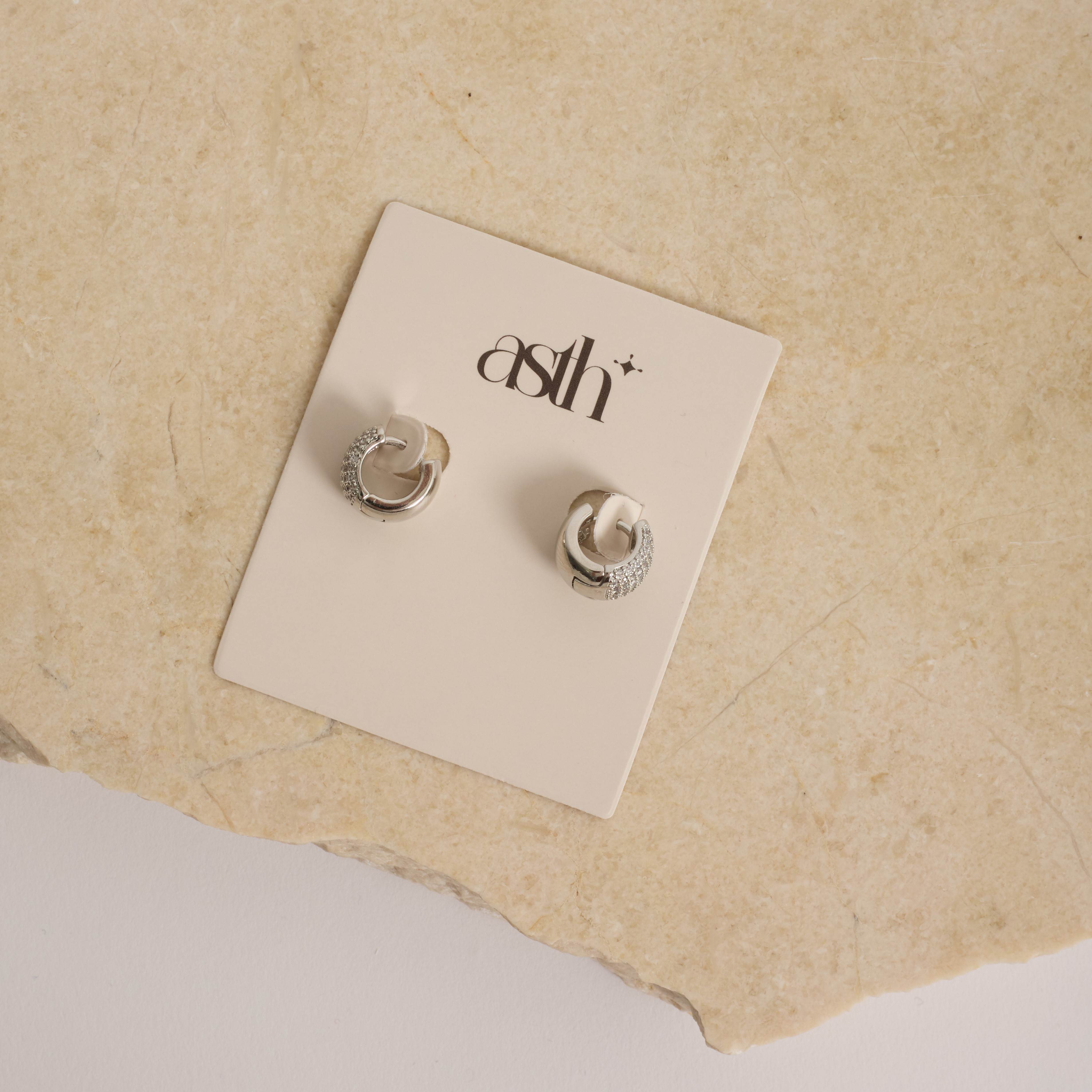 Argola click larga cravejada 10mm