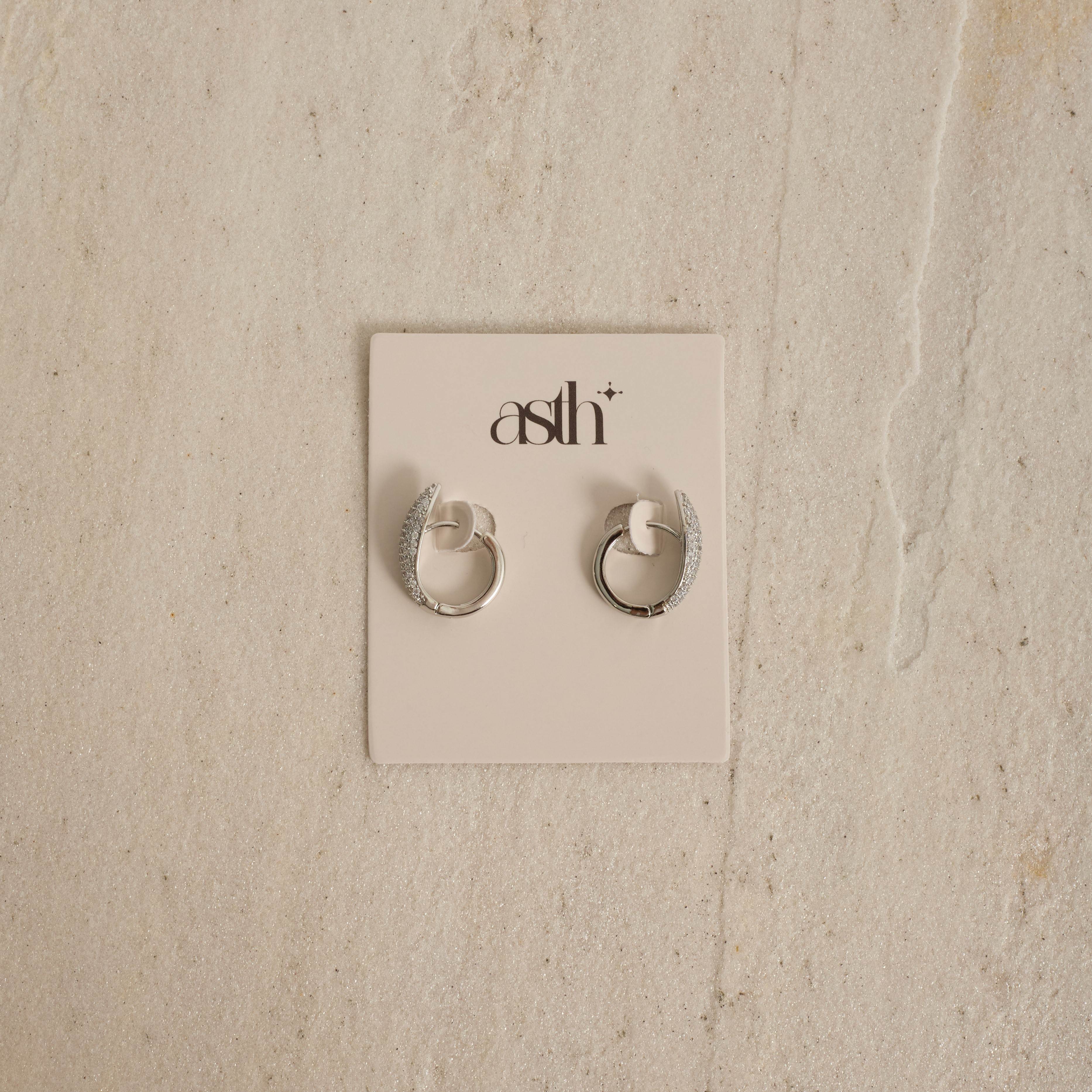 Argola click cravejada 18mm