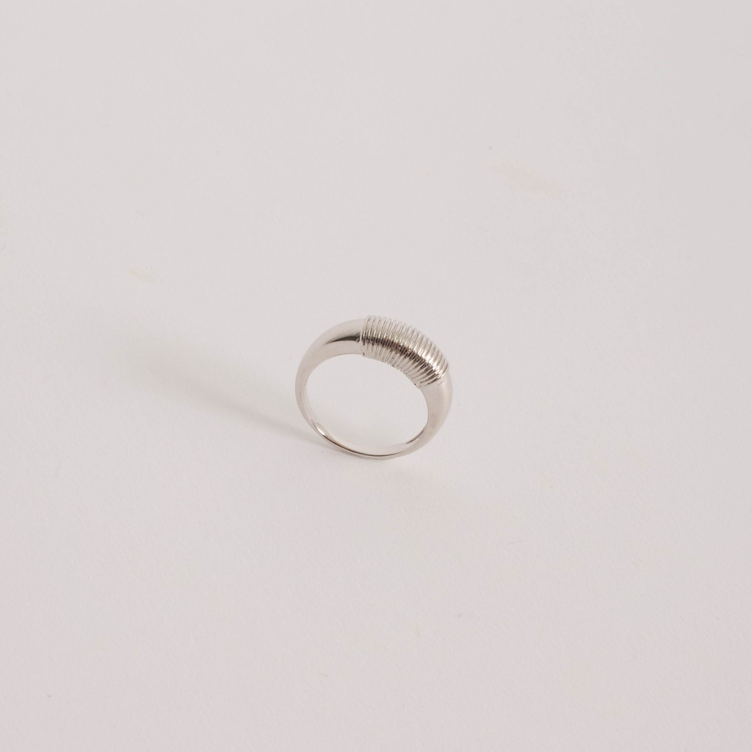 Anel largo detalhe riscado