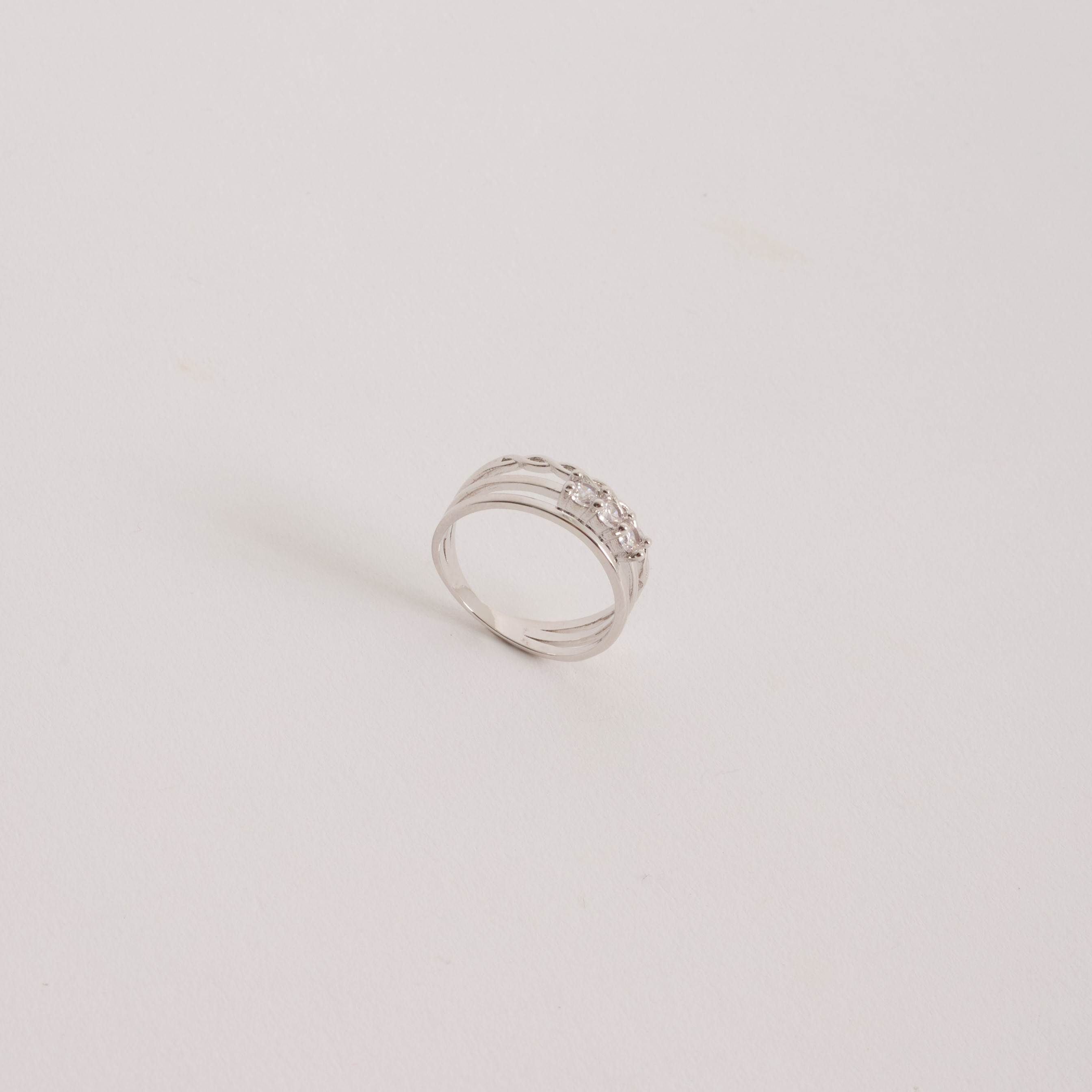 Anel triplo trançado, 3 zircônias e aliança