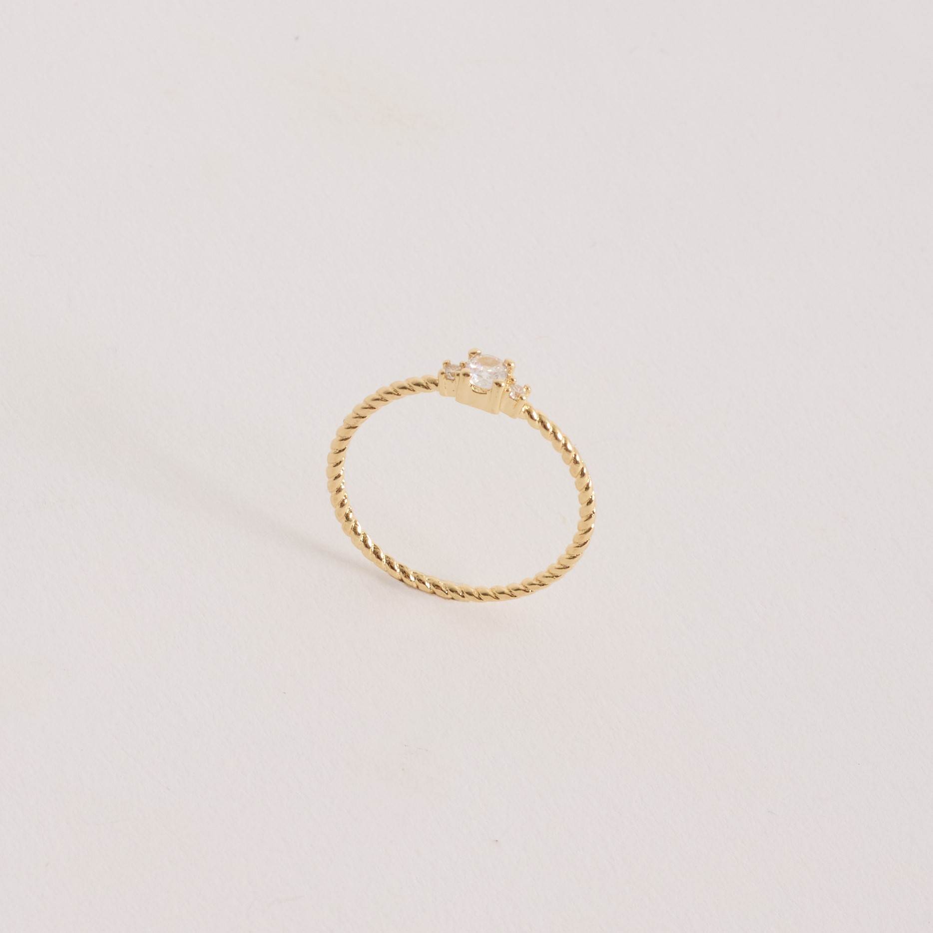 Anel 3 zircônias fio torcido