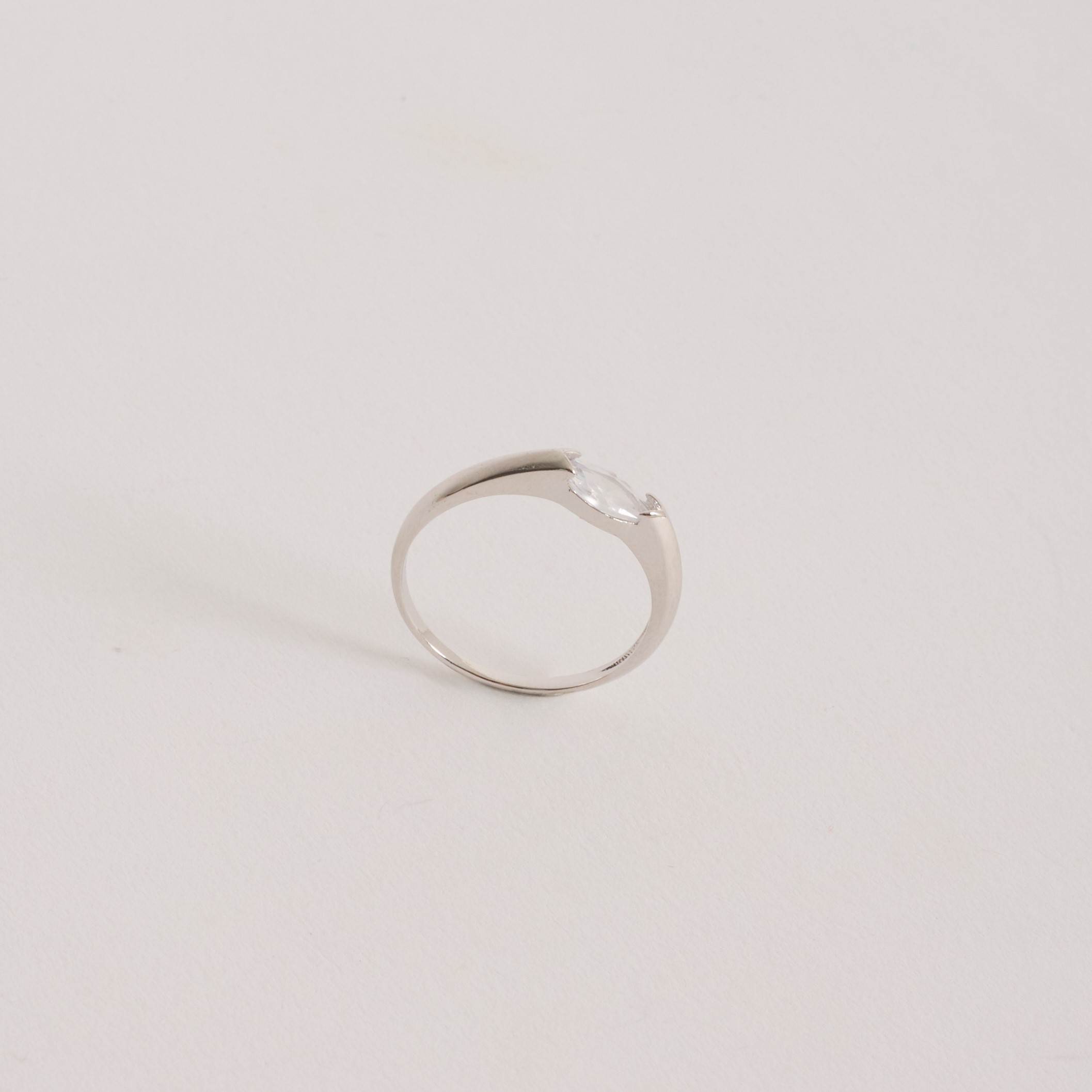 Anel solitário zircônia navete