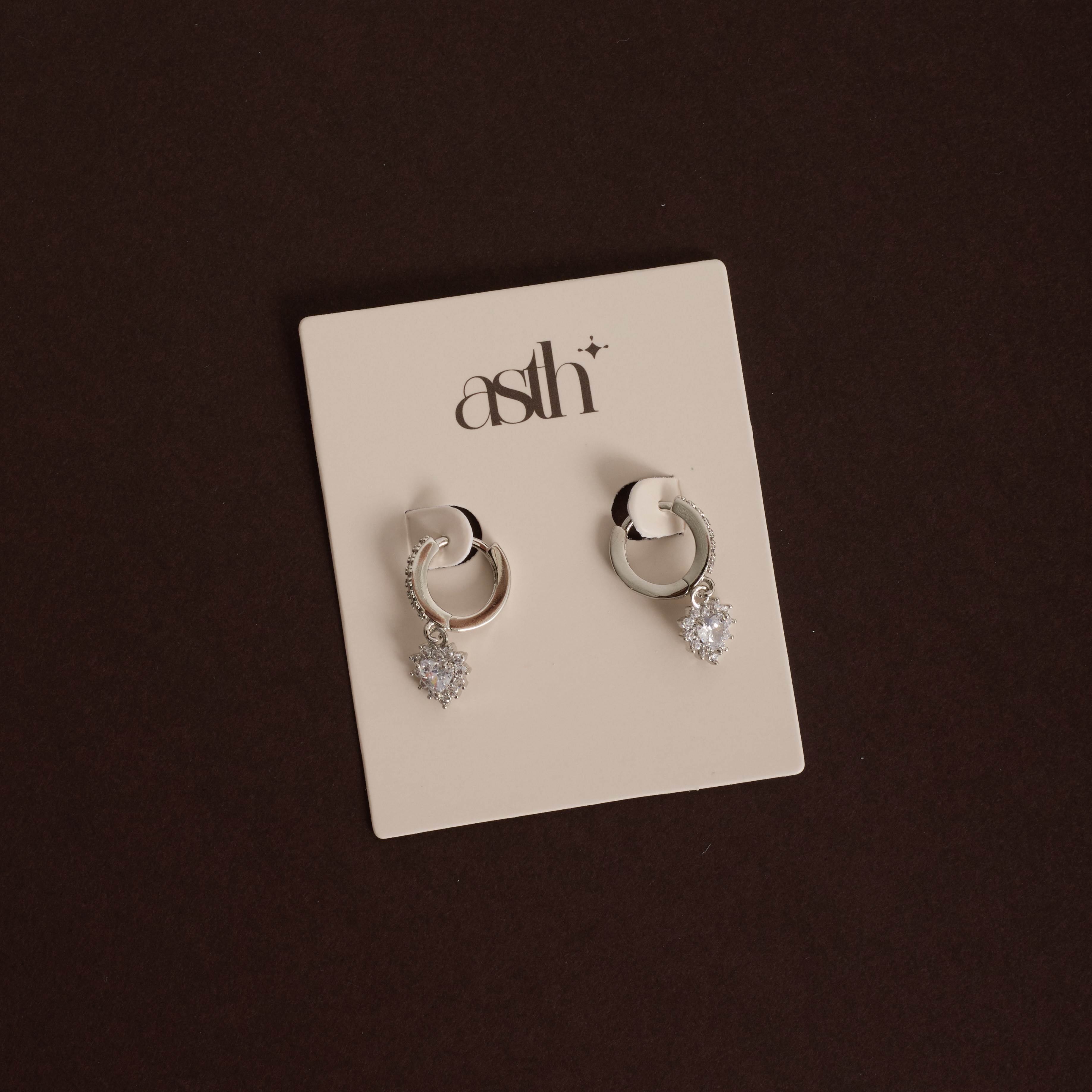 Argola click cravejada 11mm pingente zircônia coração