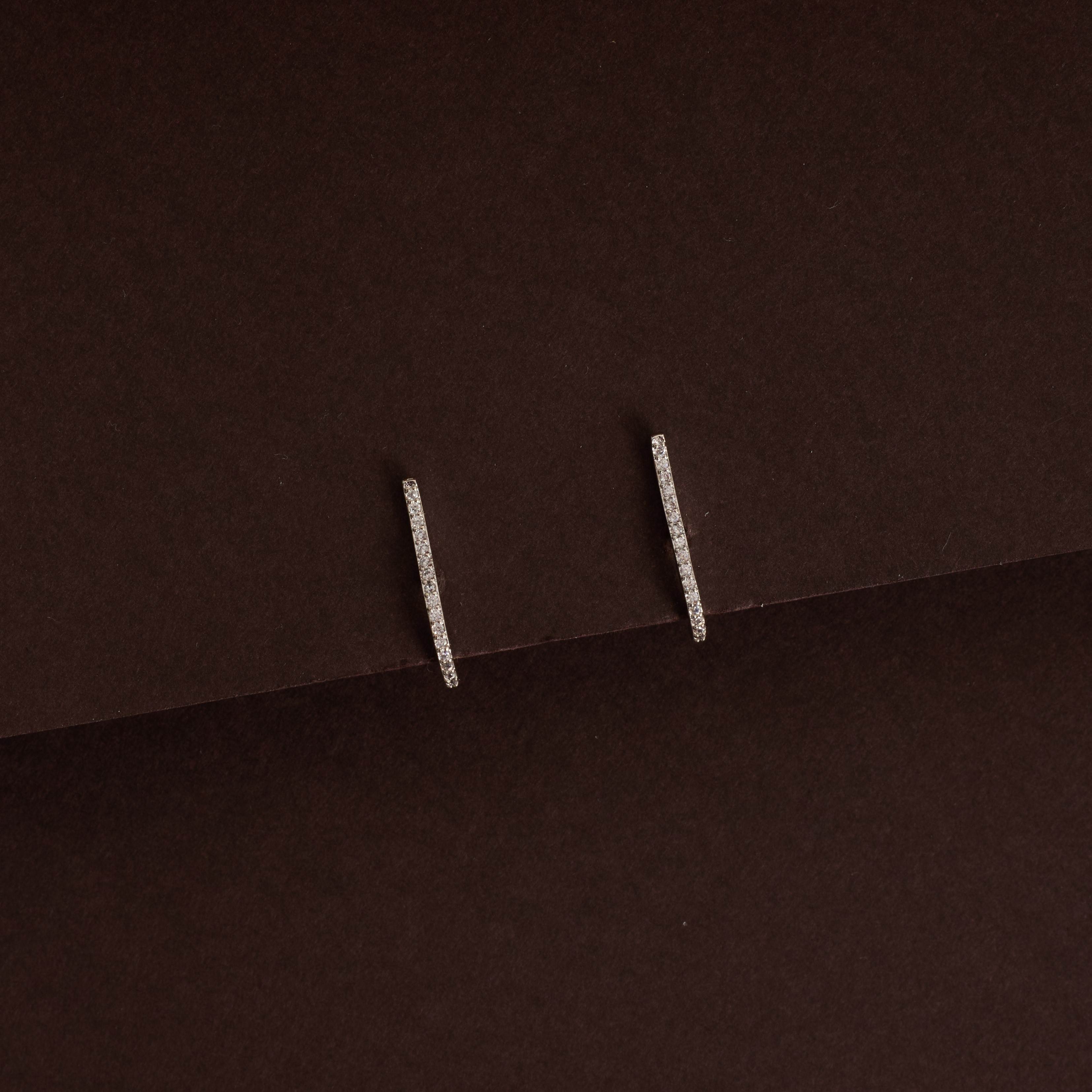 Brinco curva cravejada 19mm