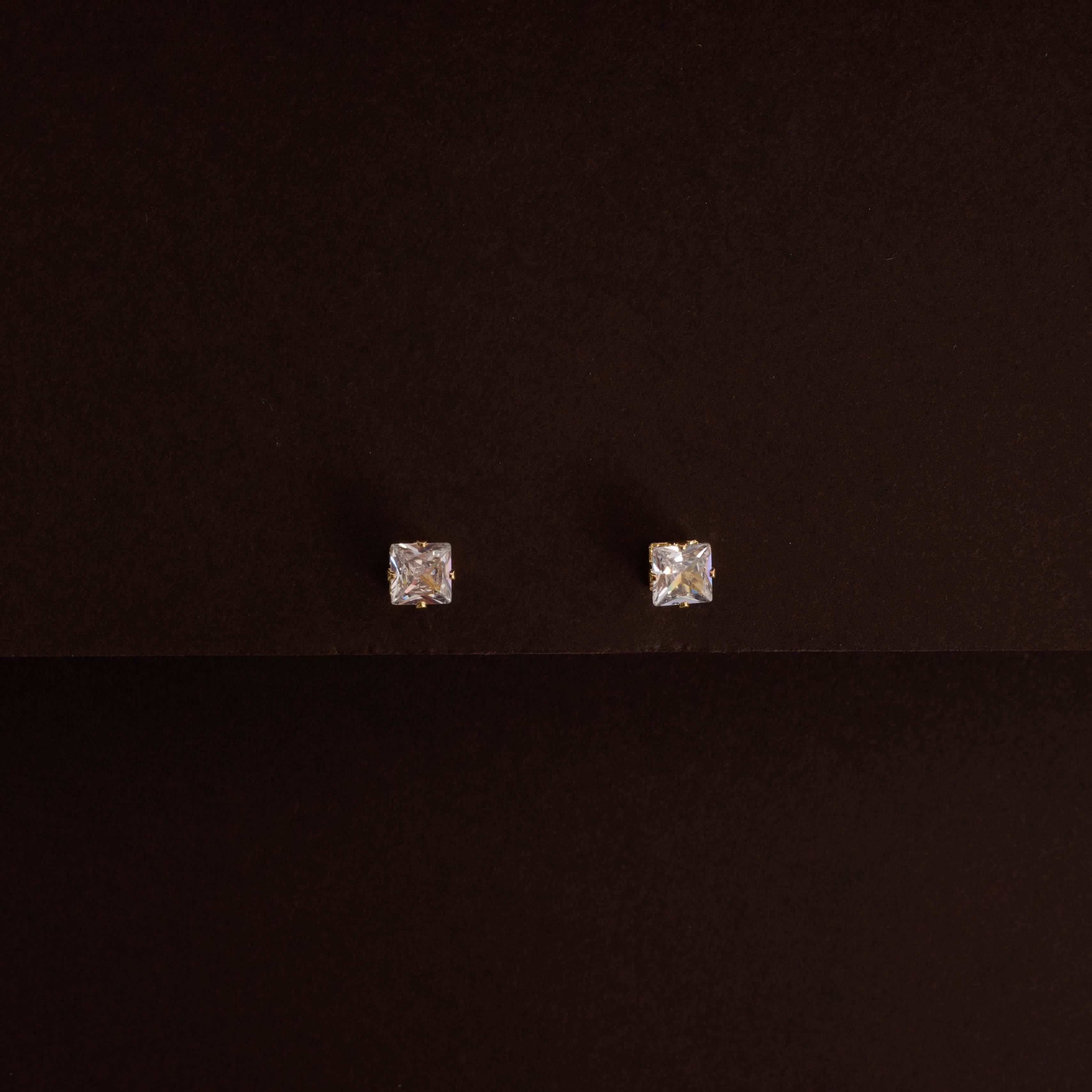 Brinco zircônia quadrada cristal caixa alta 5mm