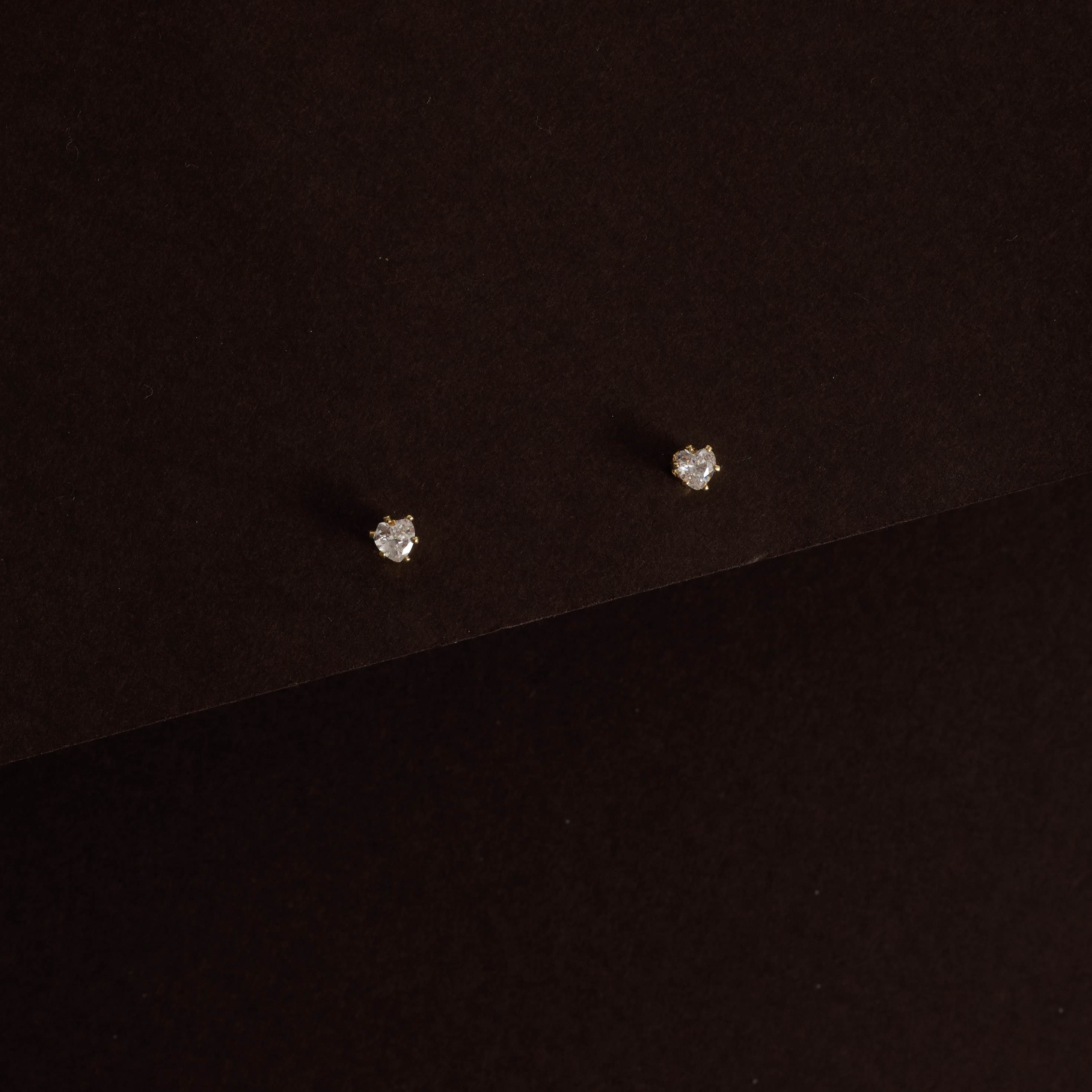 Brinco infantil zircônia coração caixa alta 3mm tarraxa baby