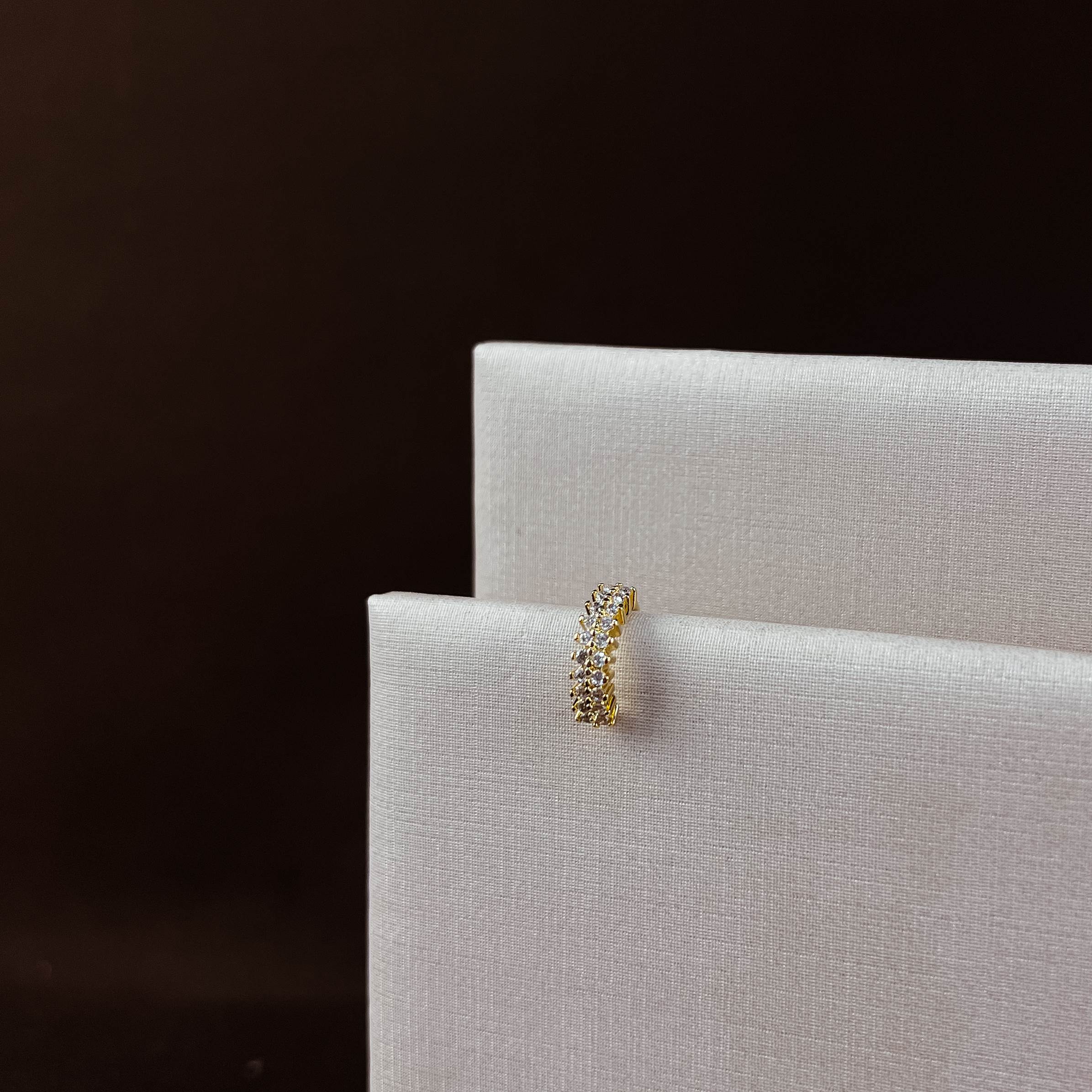 Piercing fake argola duplo cravejado