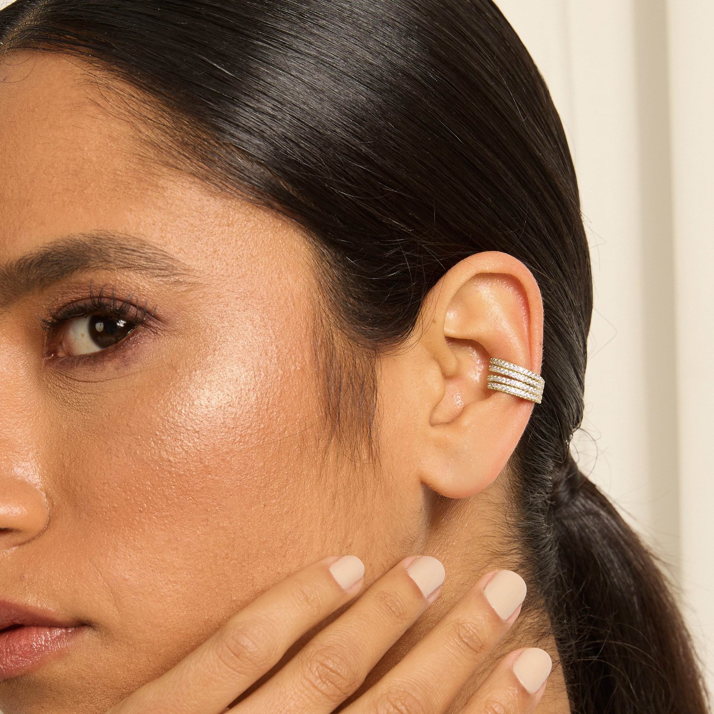 Piercing fake argola larga cravejada