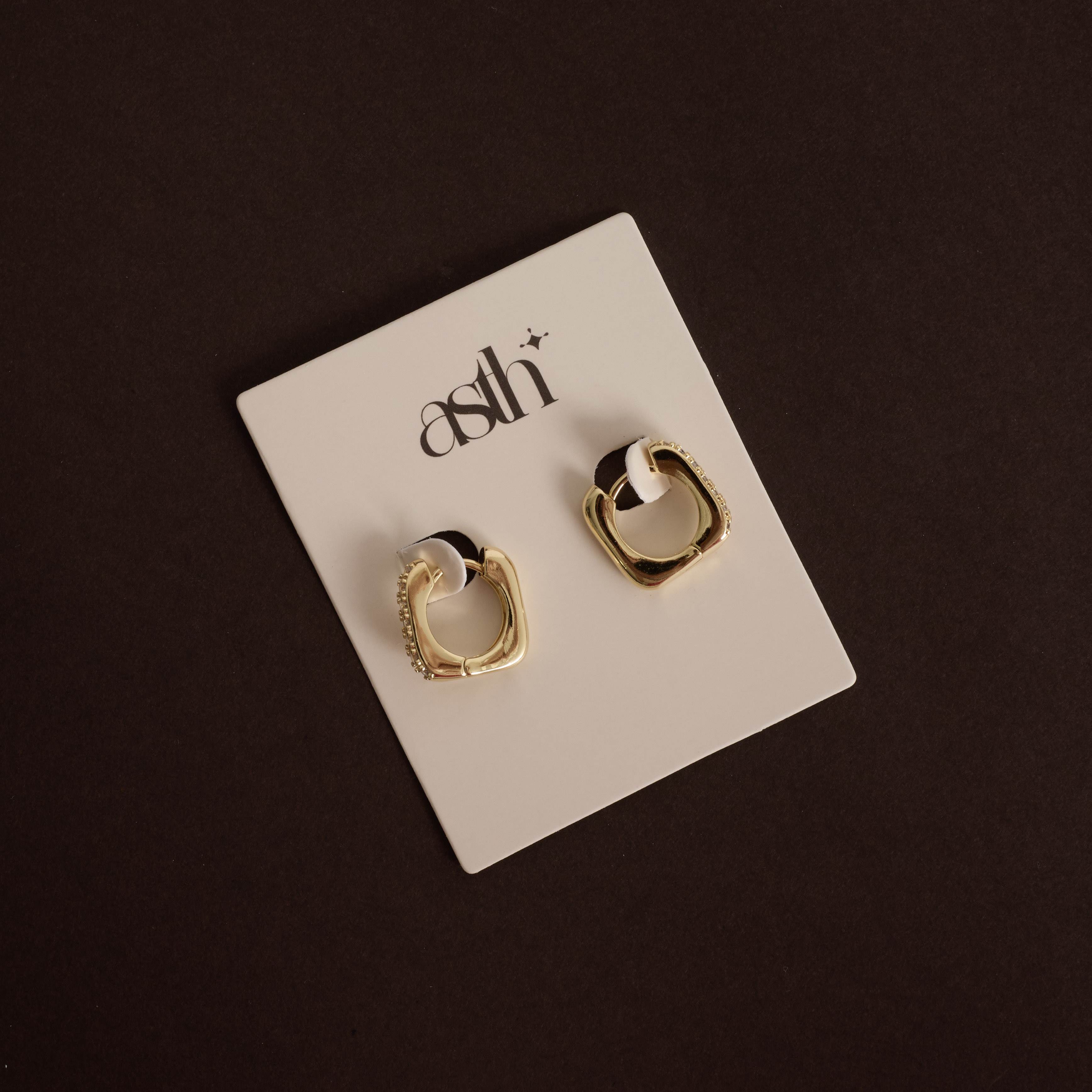 Argola click quadrada cravejada 13mm