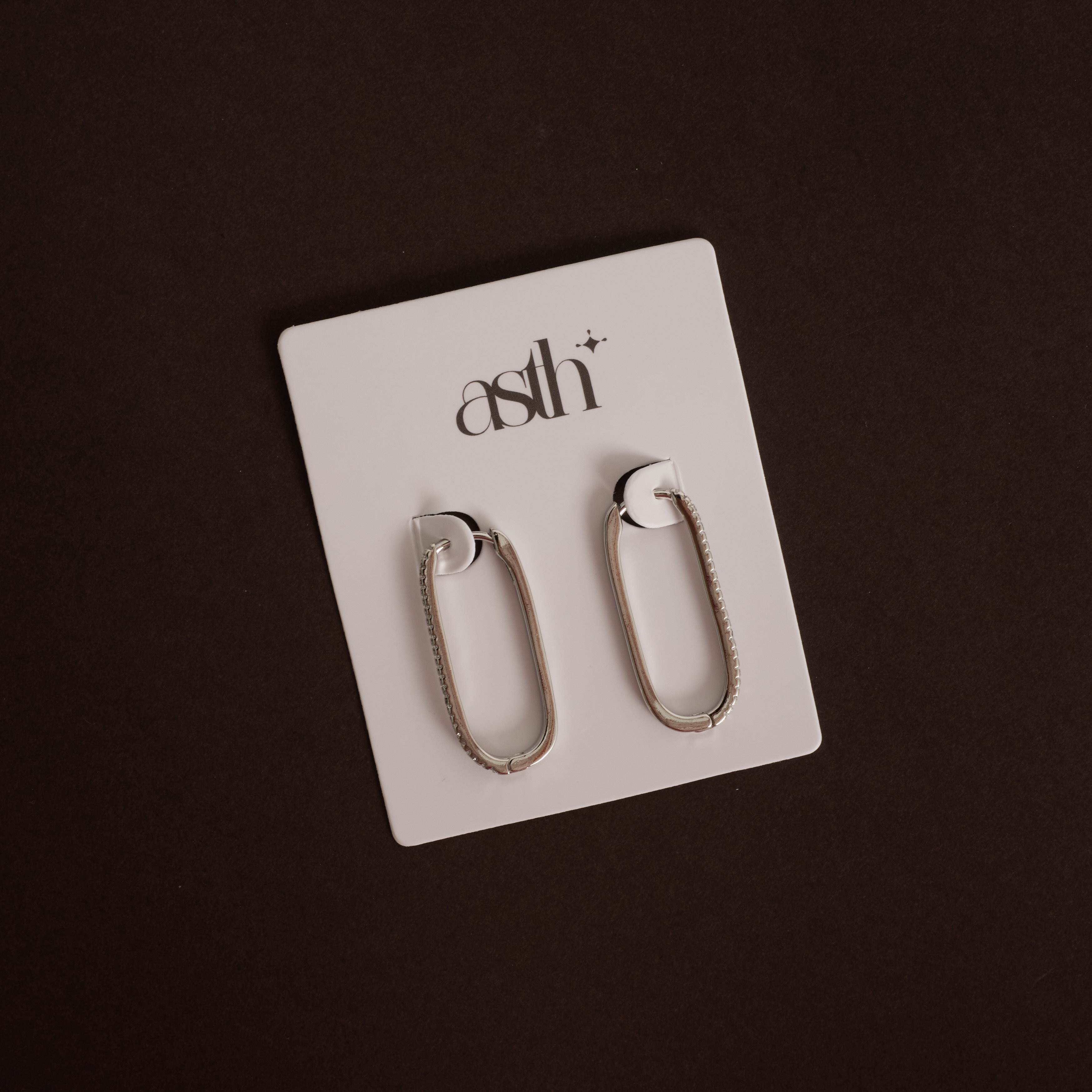 Argola click oval cravejada 27mm