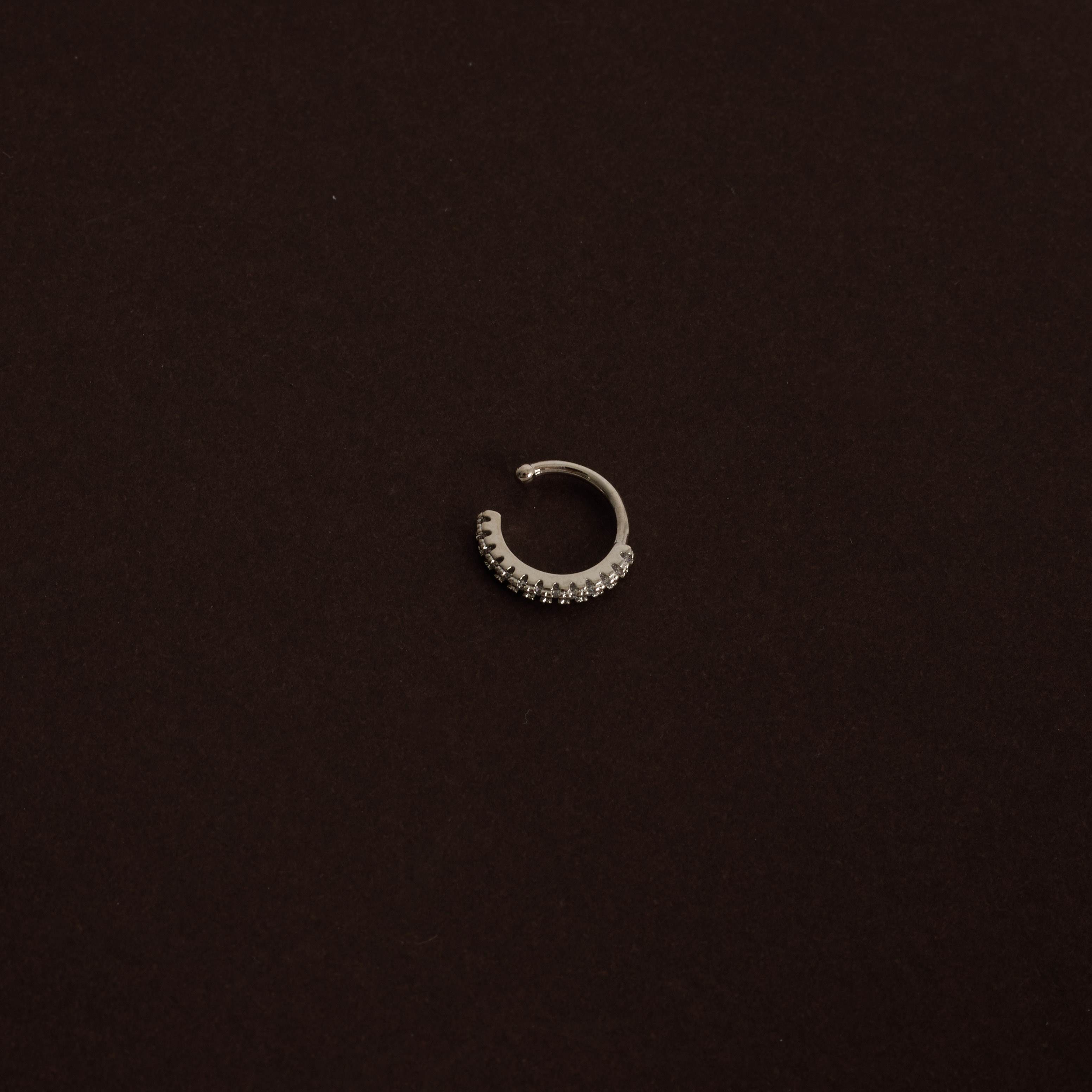 Piercing fake argola com zircônias