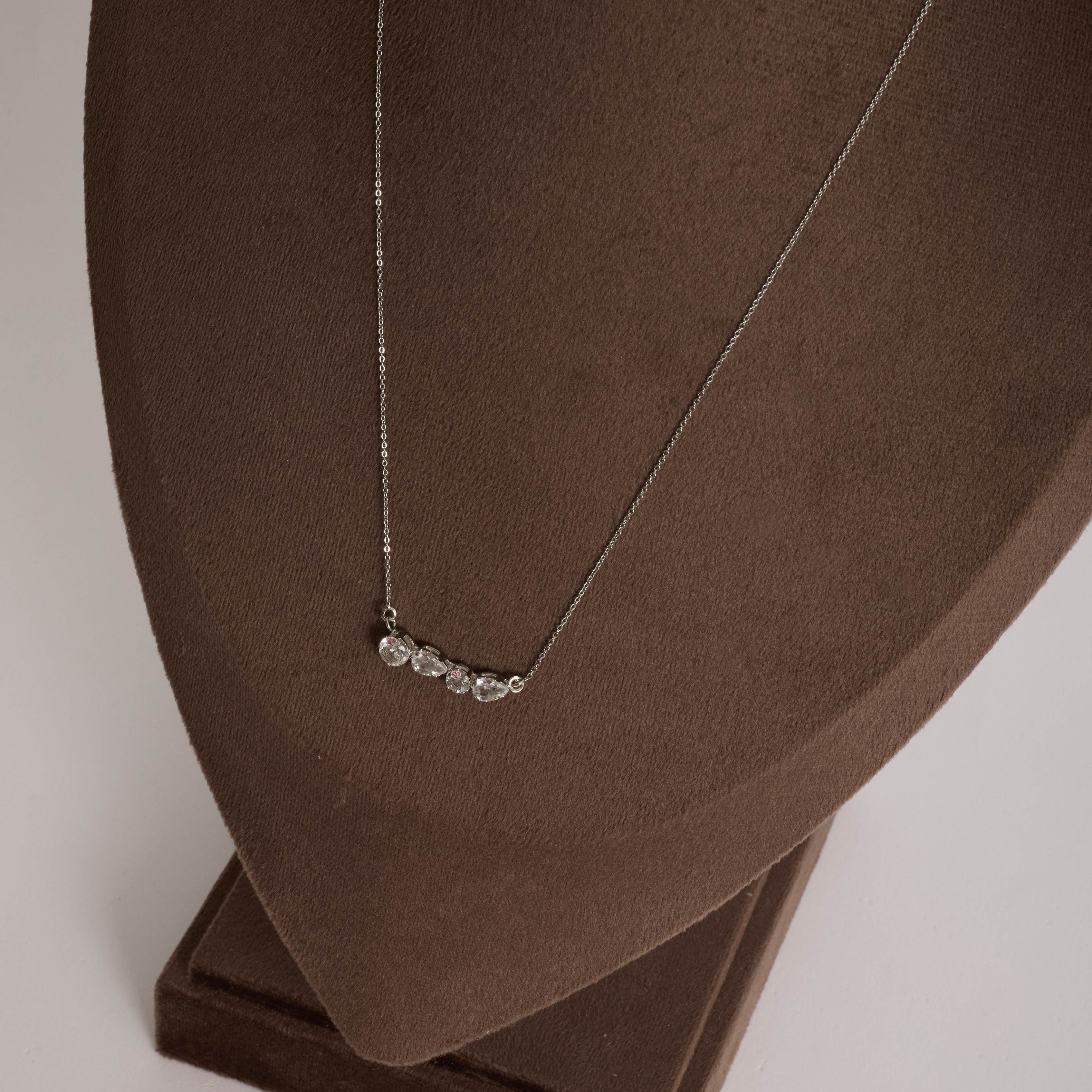 Colar entremeio zircônias redonda e gota 22mm corrente cadeado 45cm com alongadora