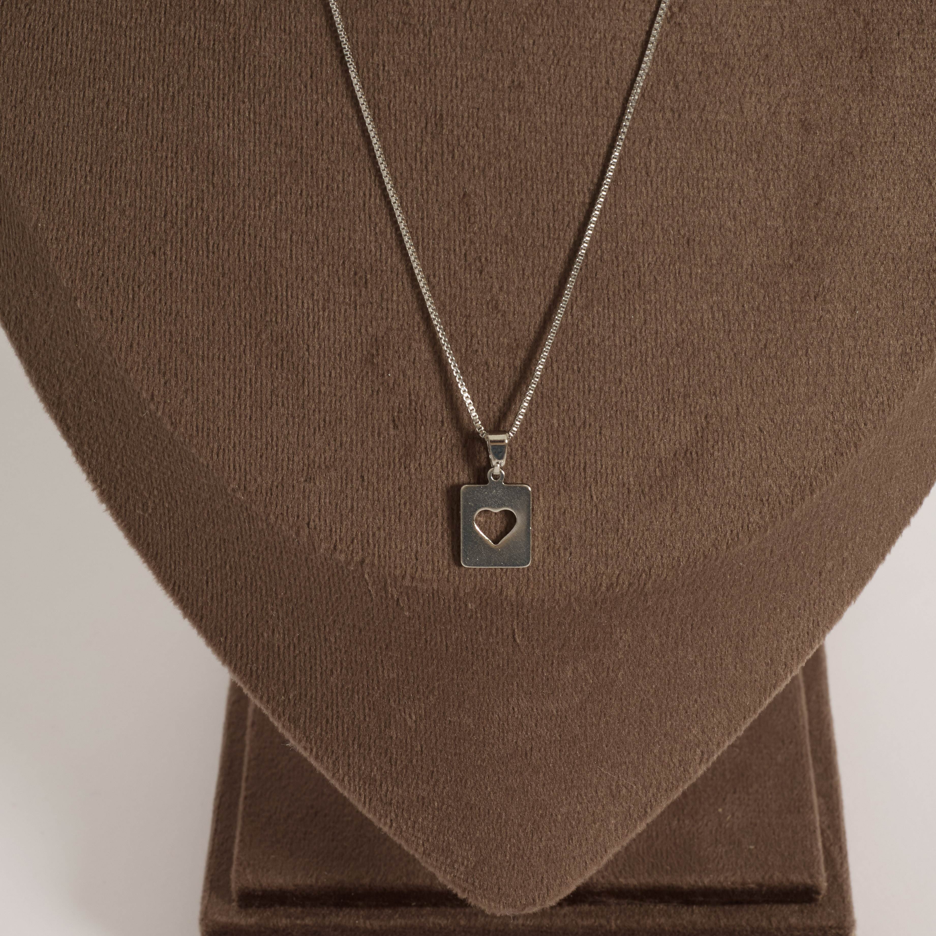 Colar pingente medalha coração vazado 11mm 45cm com alongadora