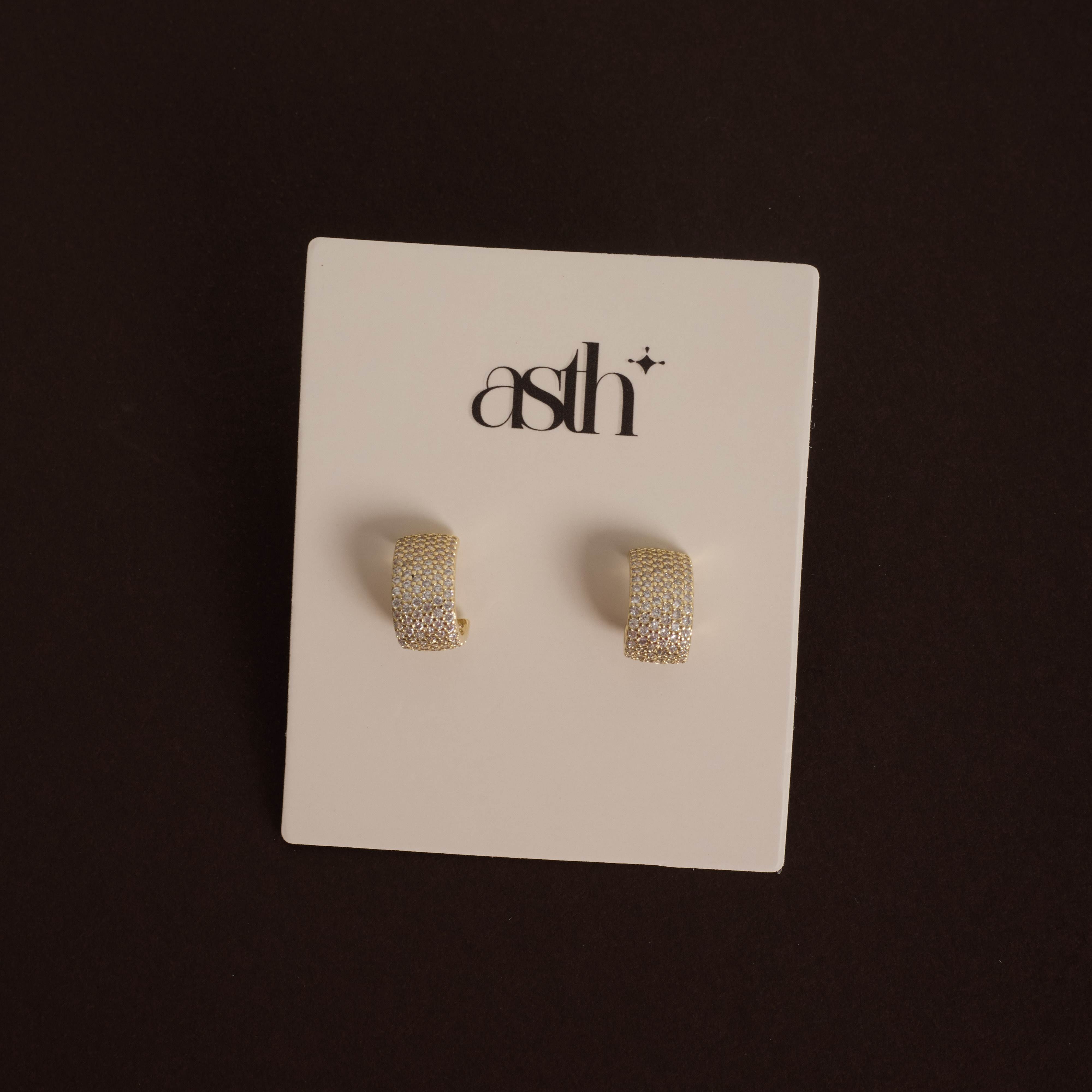 Brinco meia argola larga cravejada 12mm tarraxa