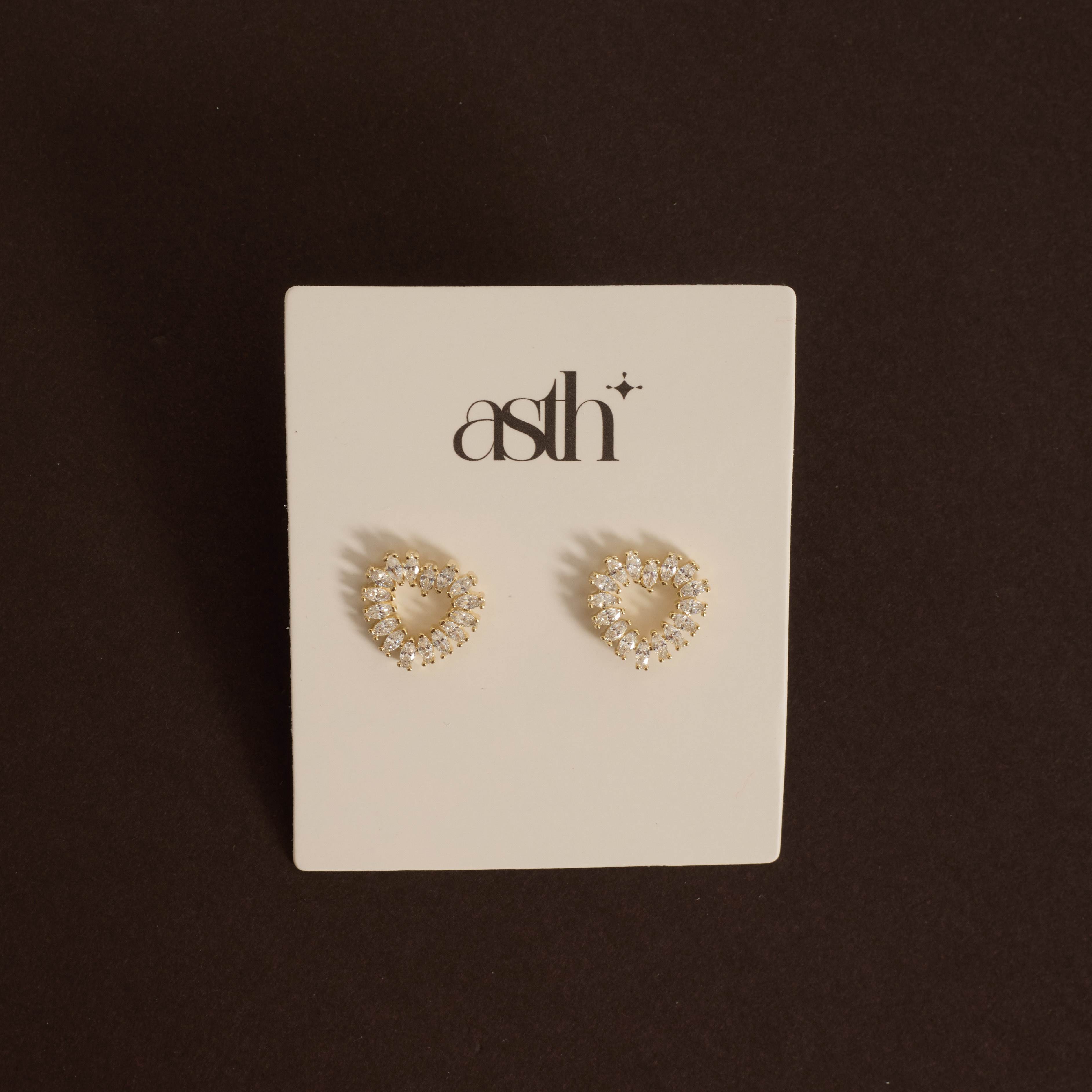 Brinco coração vazado cravejado 12mm