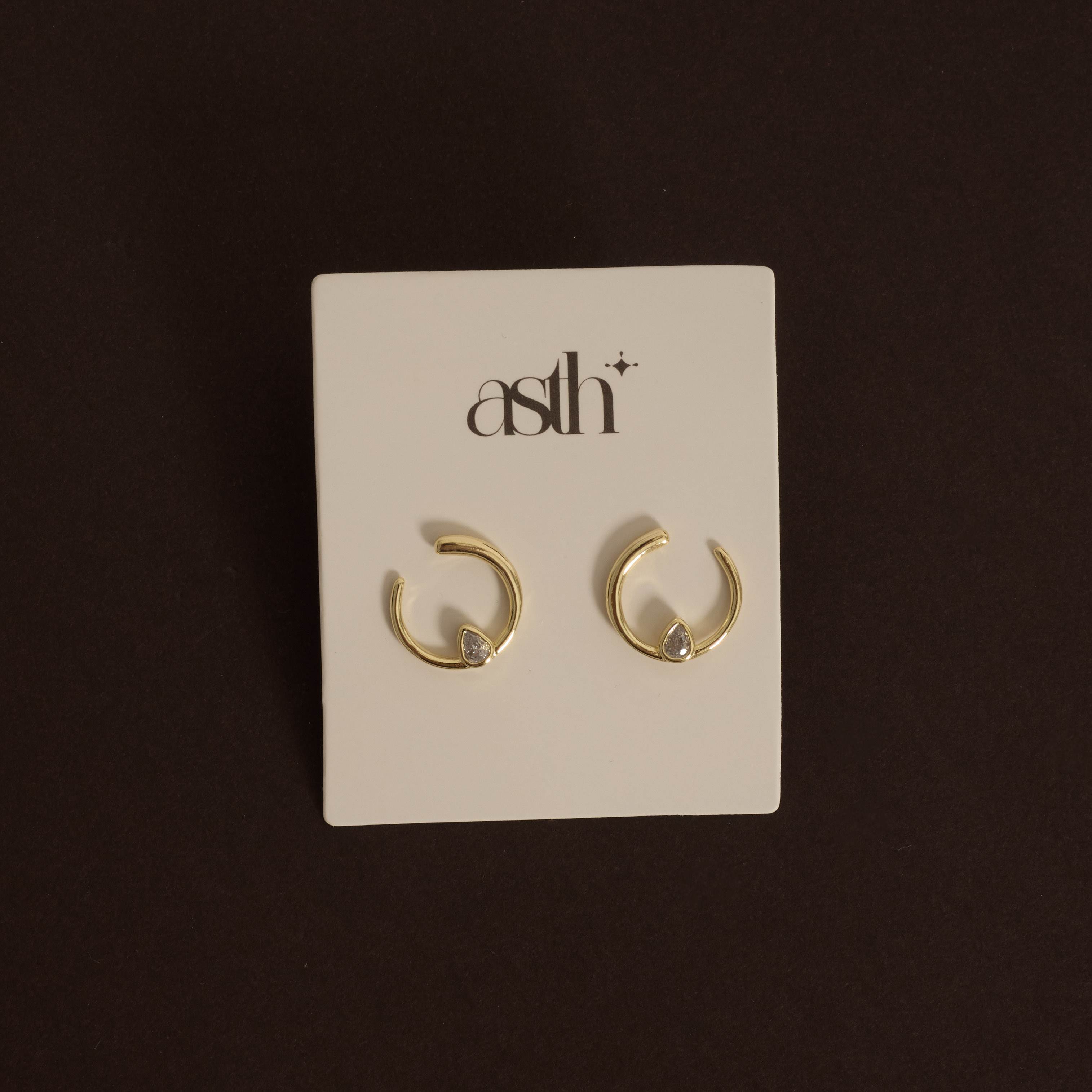 Brinco círculo vazado com zircônia gota 15mm