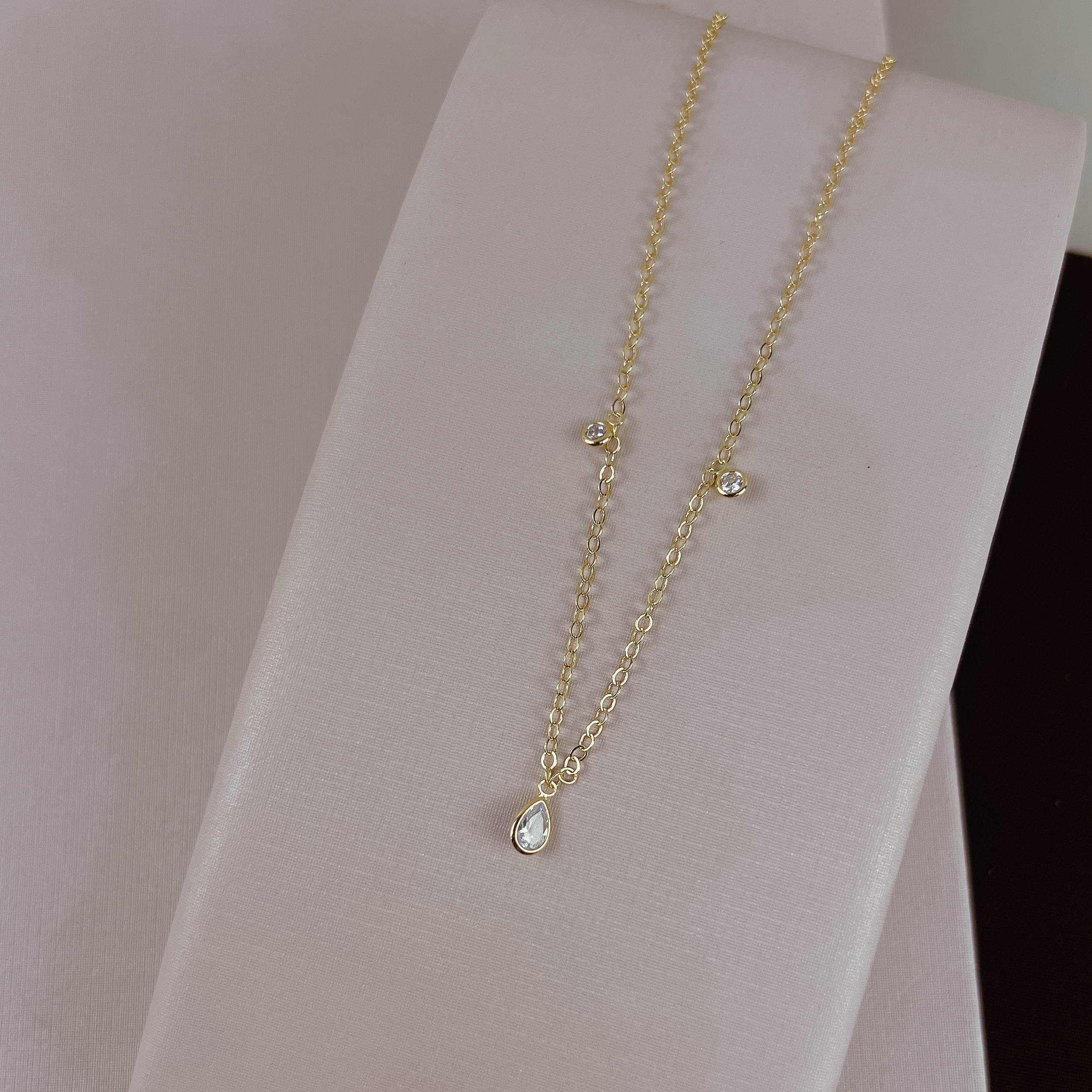 Choker pingentes zircônias redonda 4mm e gota 7mm corrente cadeado com alongadora