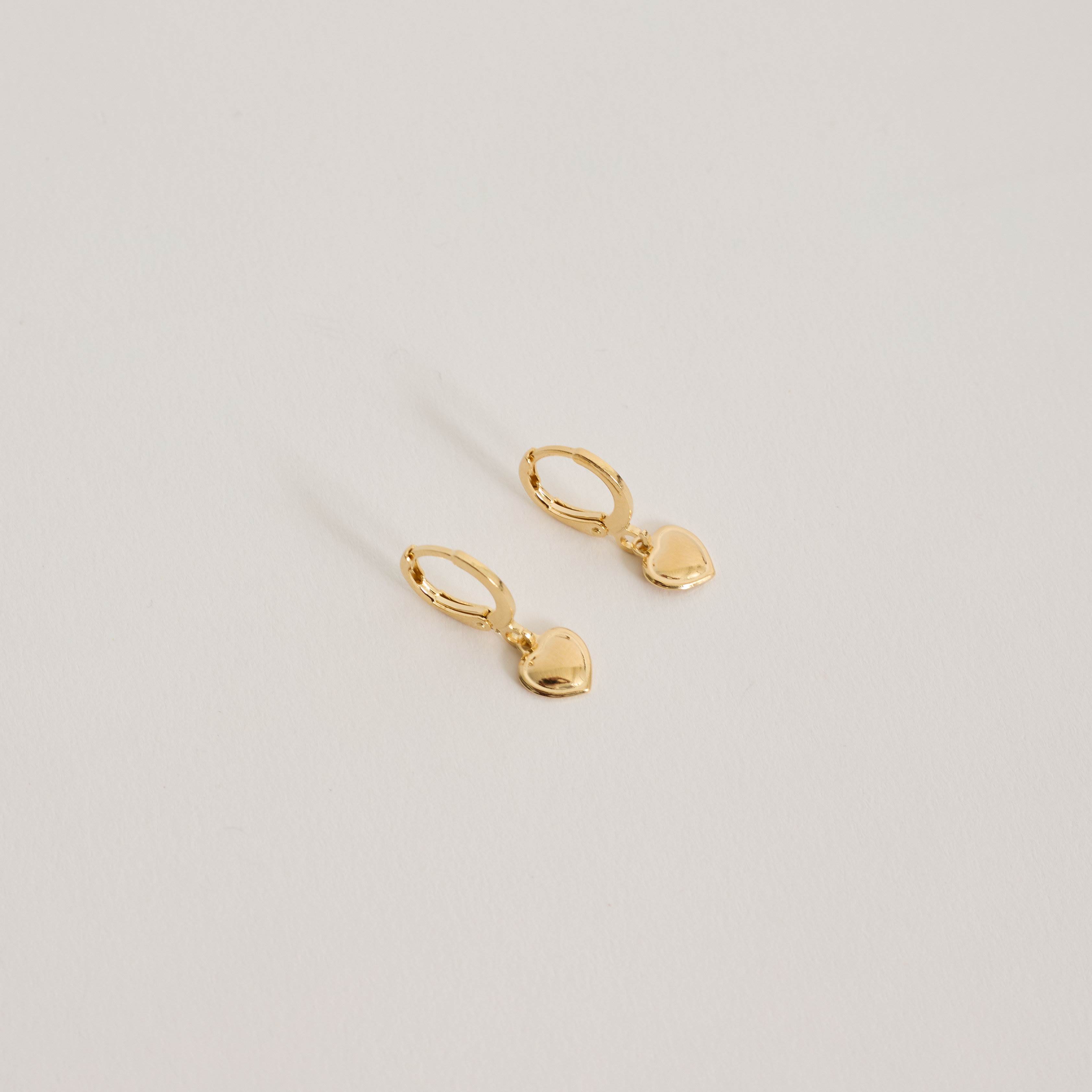 Argola 11mm com pingente coração 