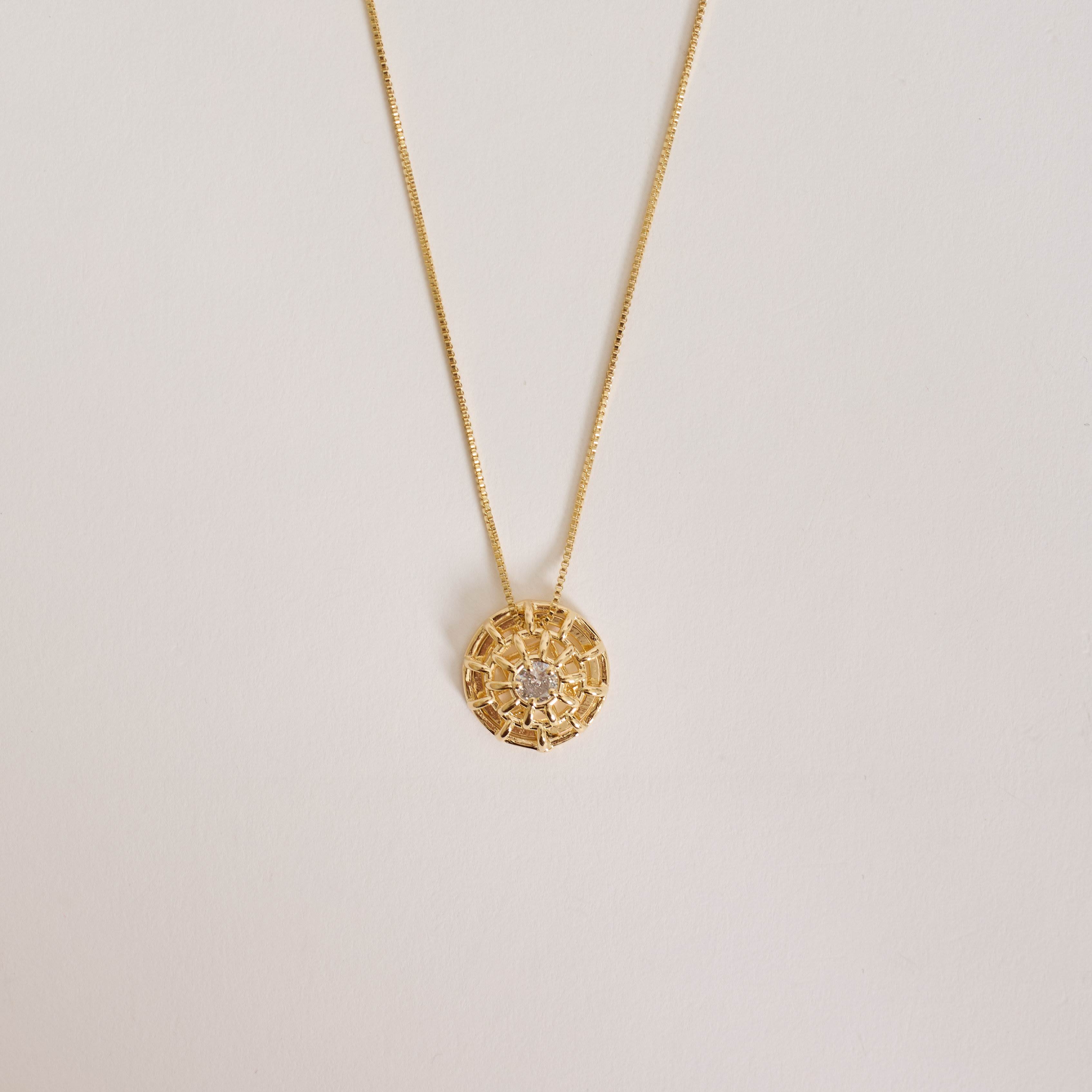 Colar pingente medalha vazada com zircônia 17mm 45cm com alongadora