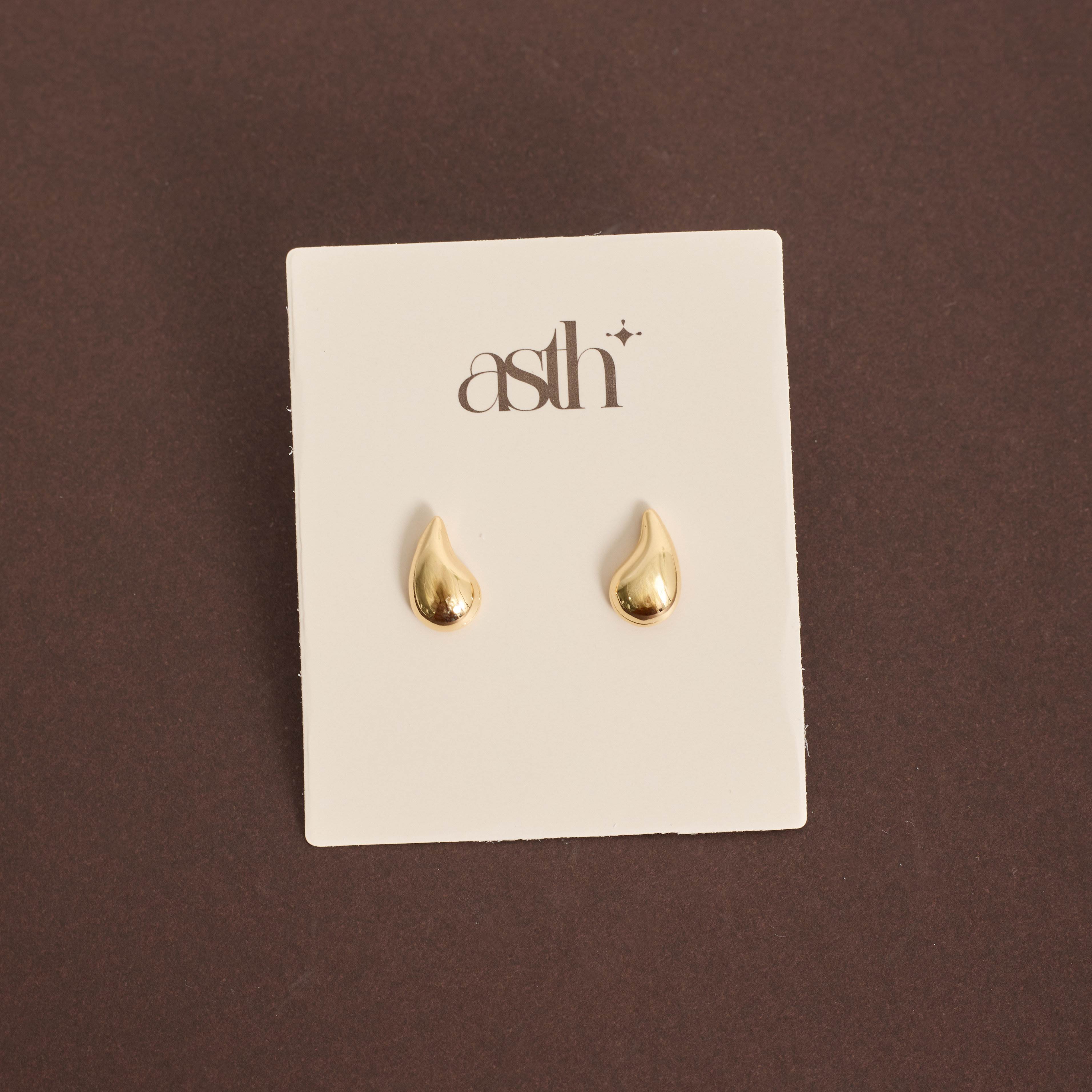 Brinco gota curvada 12mm