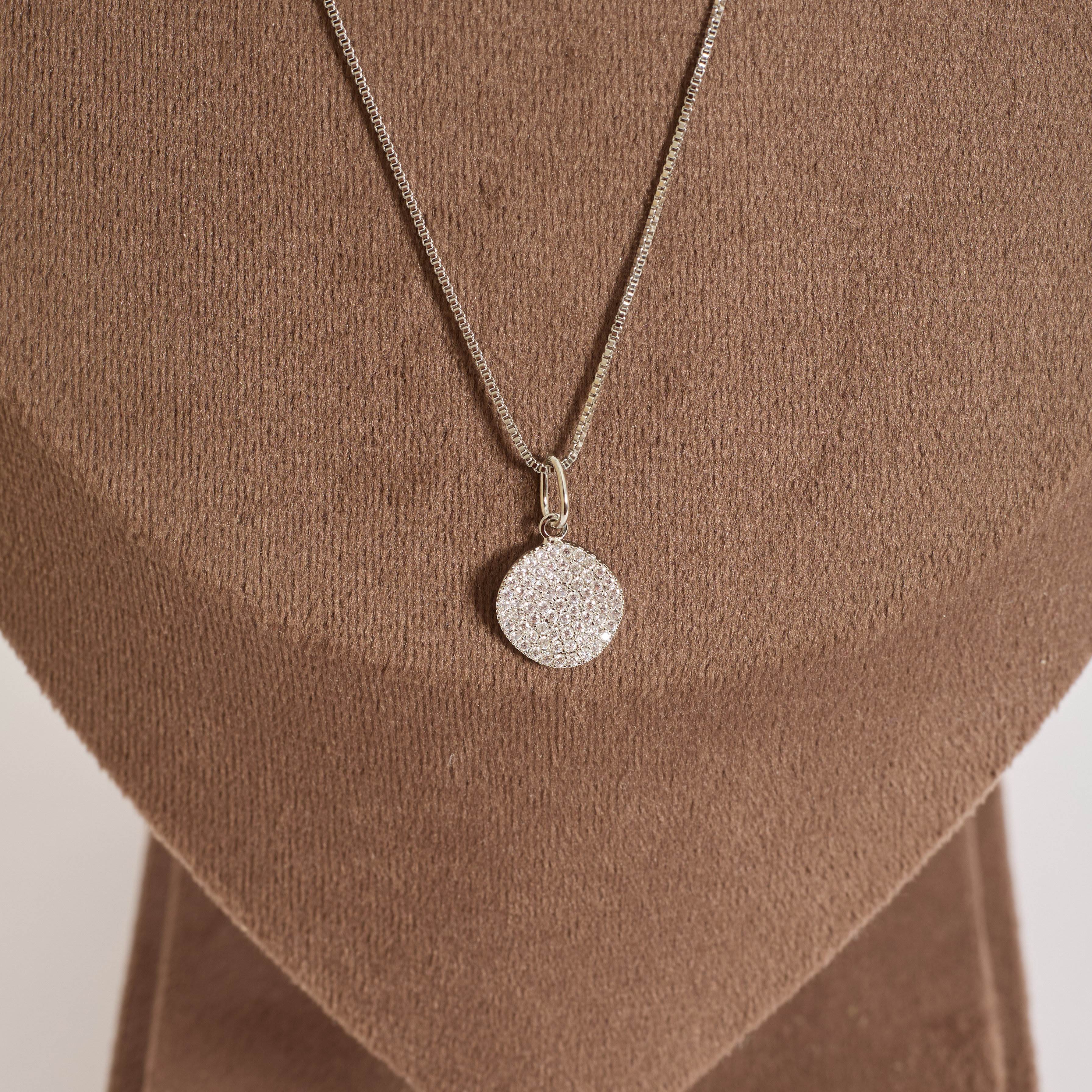 Colar pingente círculo ondulado cravejado 11mm 45cm com alongadora