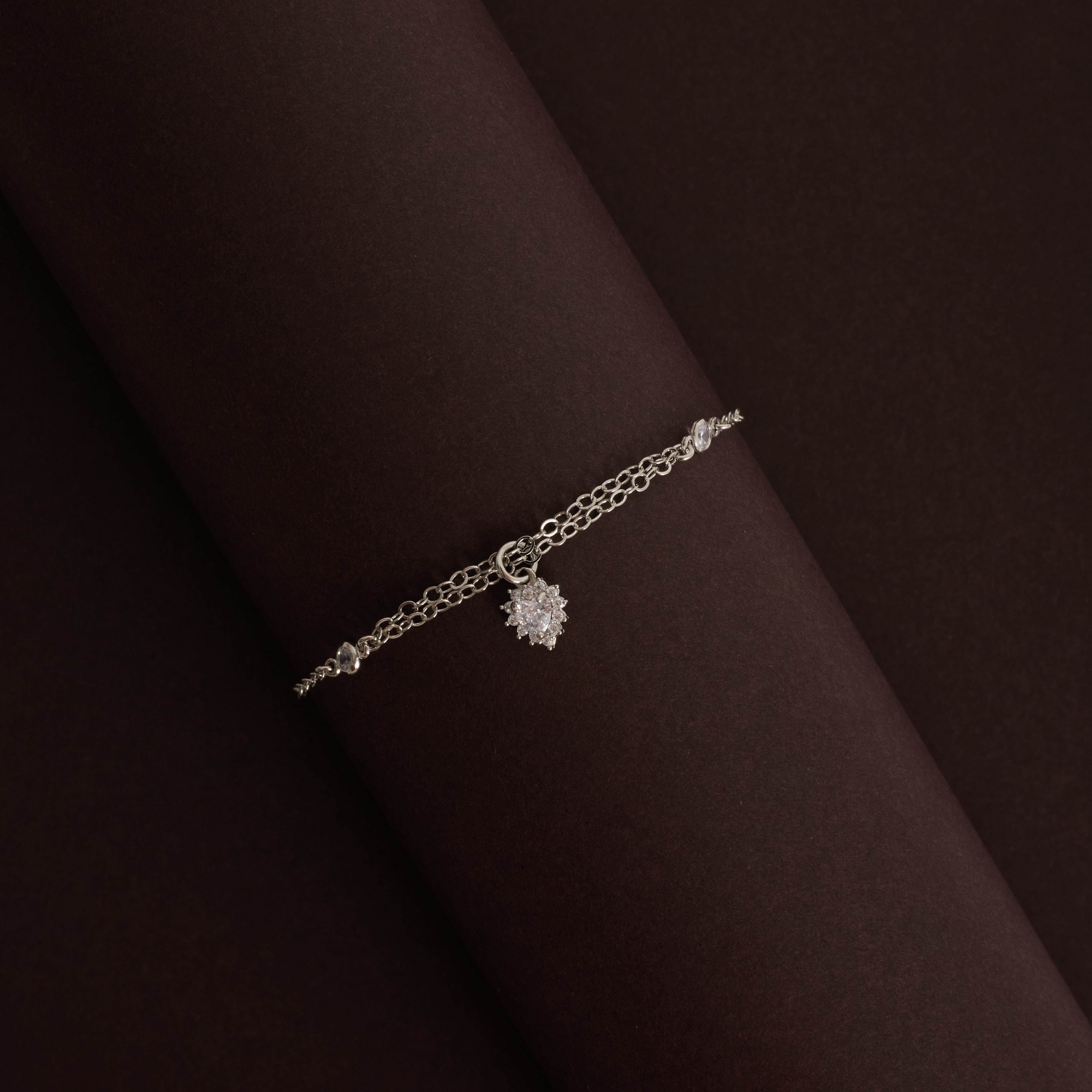 Pulseira entremeio zircônias pingente coração cravejado 8mm com alongadora