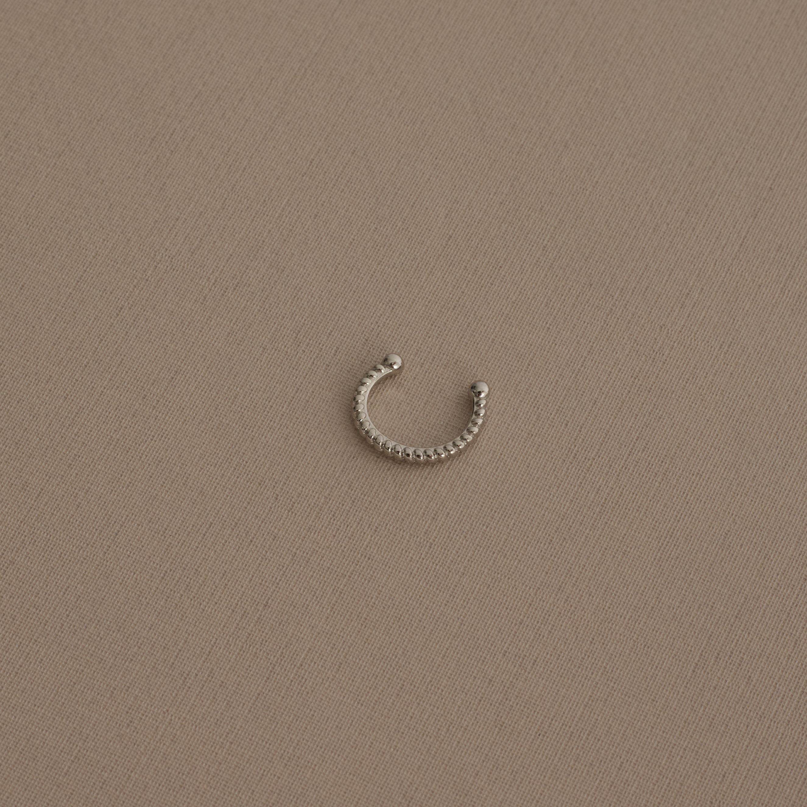 Piercing fake argola fio torcido