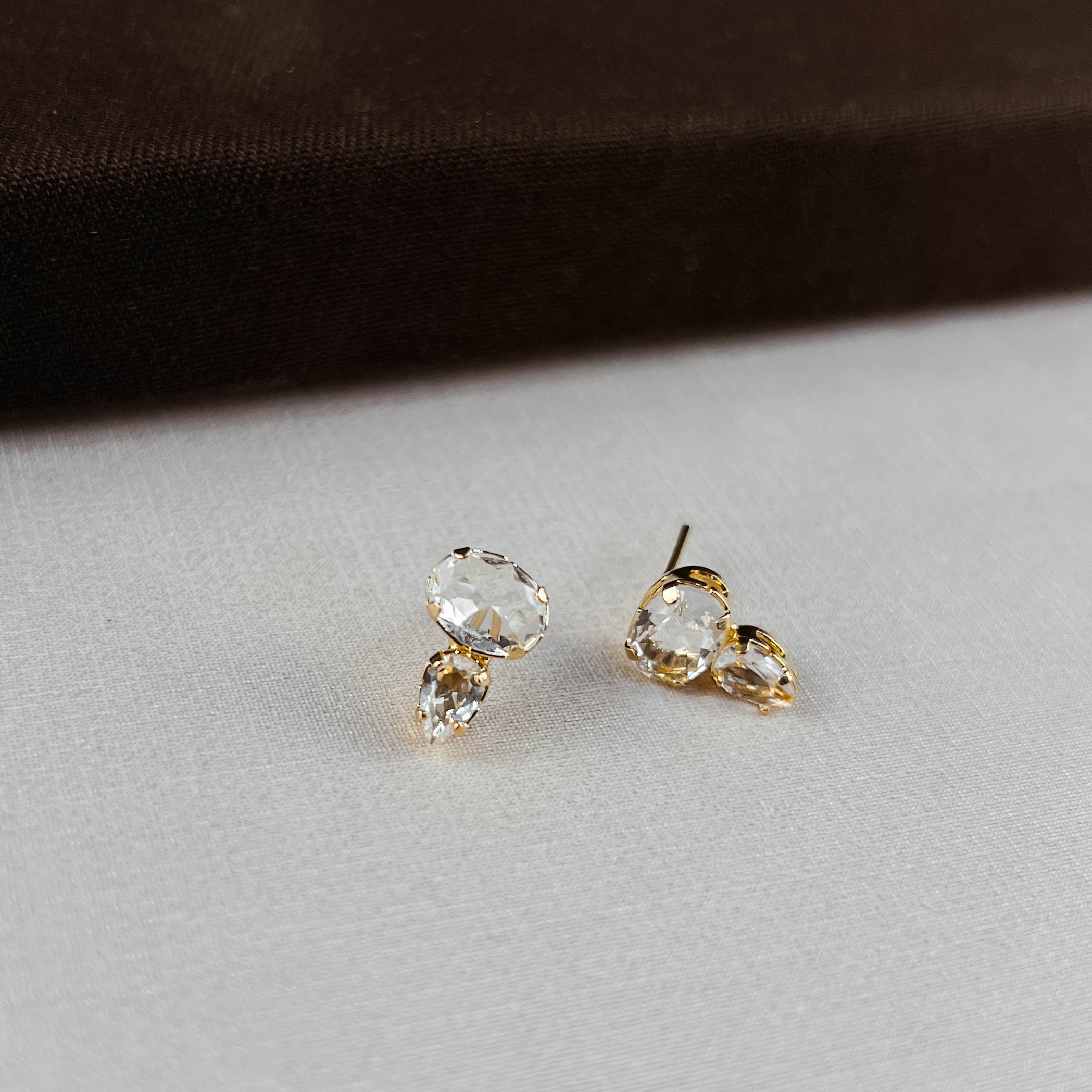 Brinco zircônias oval e gota 12mm