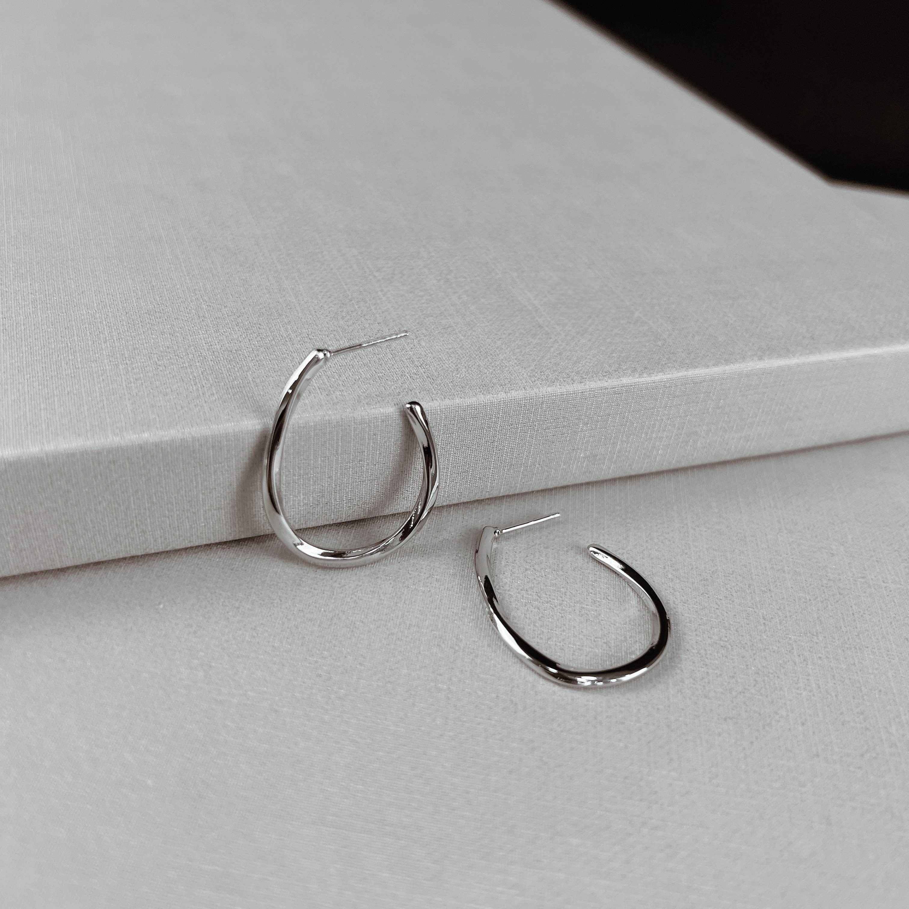 Argola gota torcido leve 32mm tarraxa