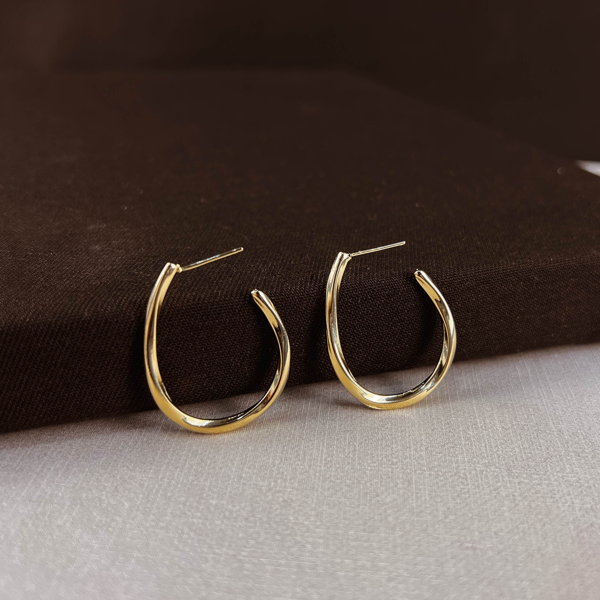 Argola gota torcido leve 32mm tarraxa