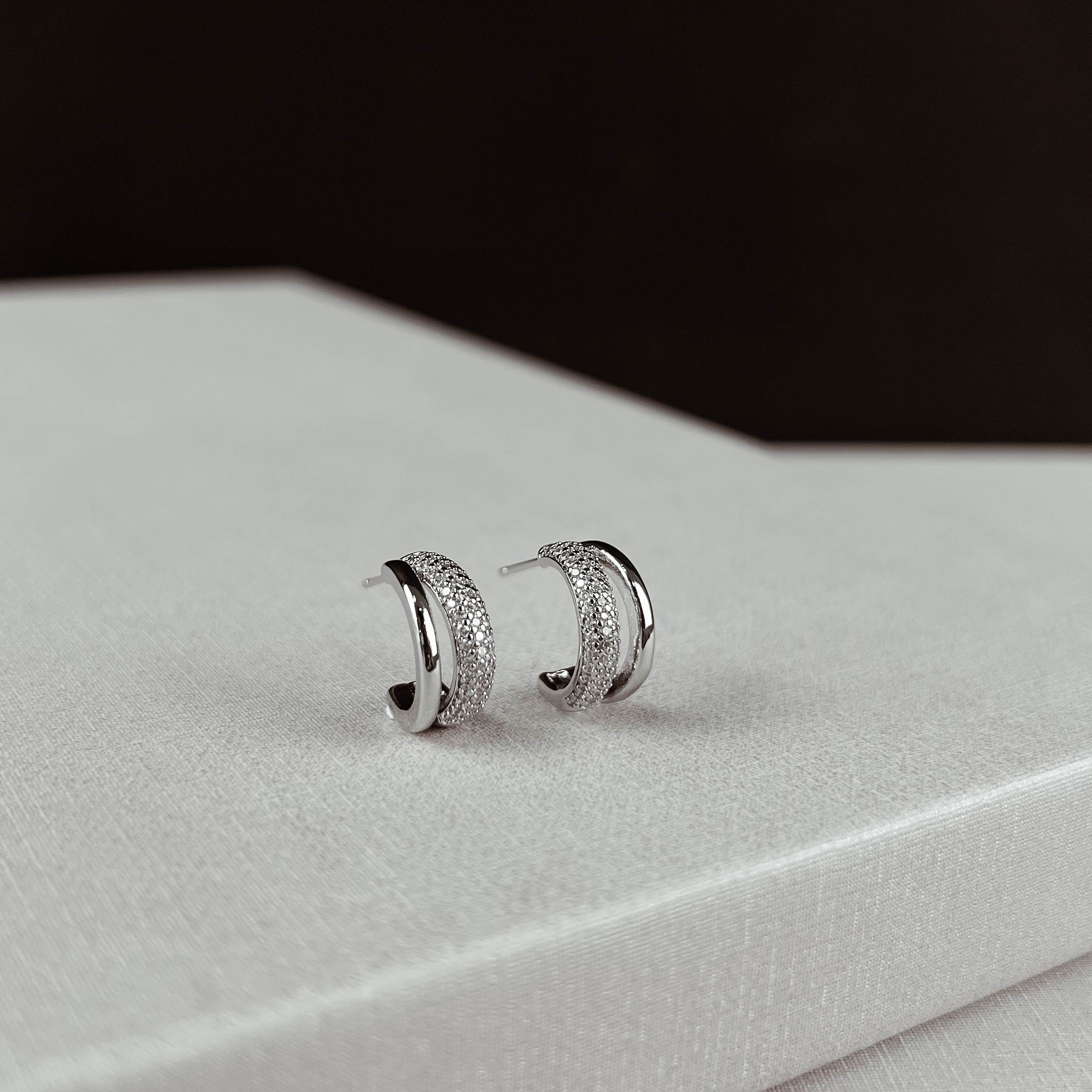 Argola fio liso e cravejado 14mm tarraxa